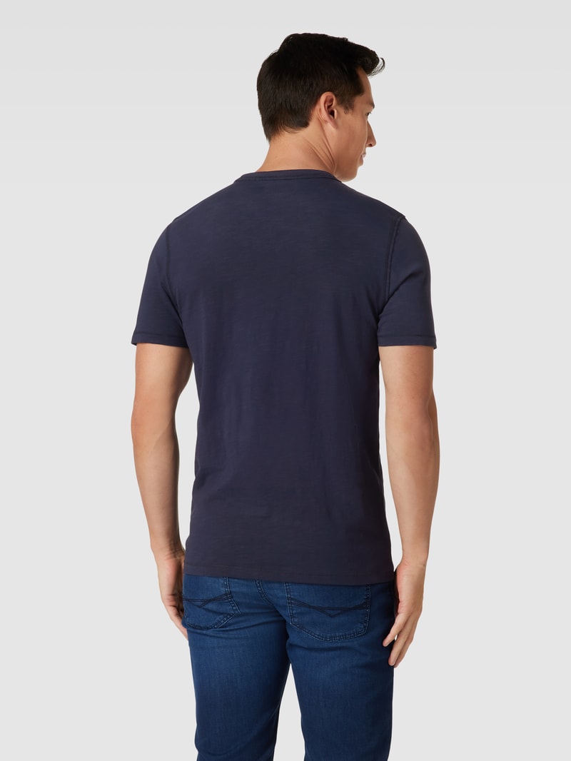T-Shirt in melierter Optik mit Brusttasche in dunkelblau