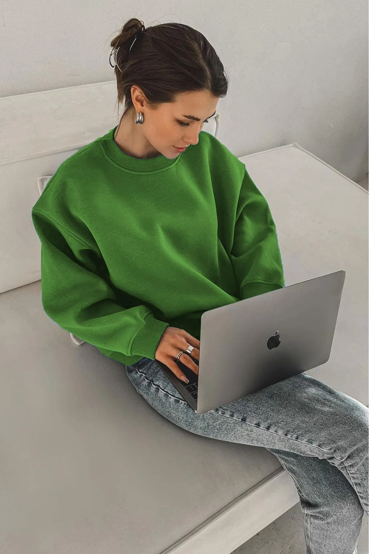 Madmext  Grünes Basic-Sweatshirt mit Rundhalsausschnitt Mg1559