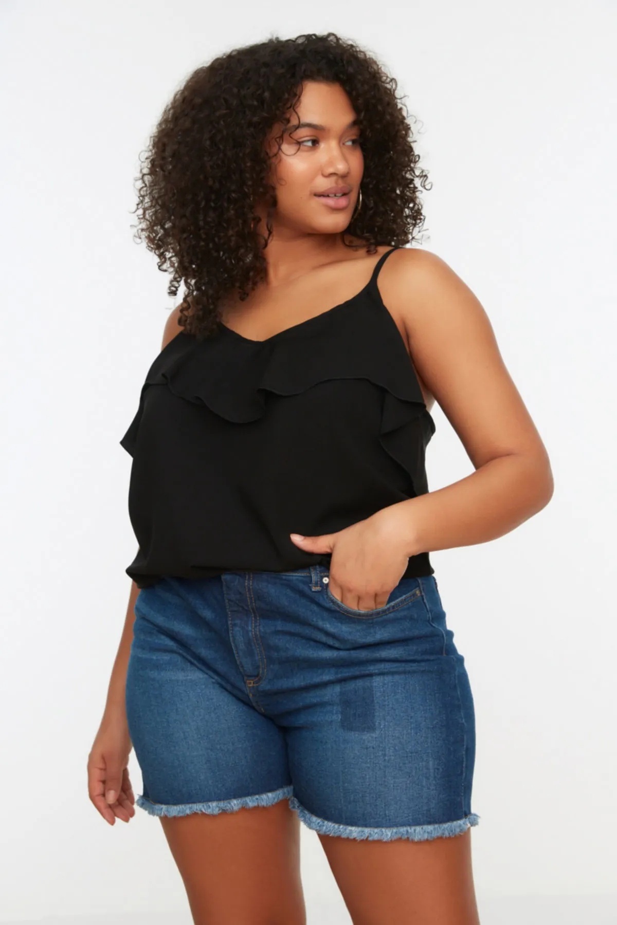 Trendyol Curve  Schwarze gewebte Bluse mit Volantkragen TBBSS22AF0023