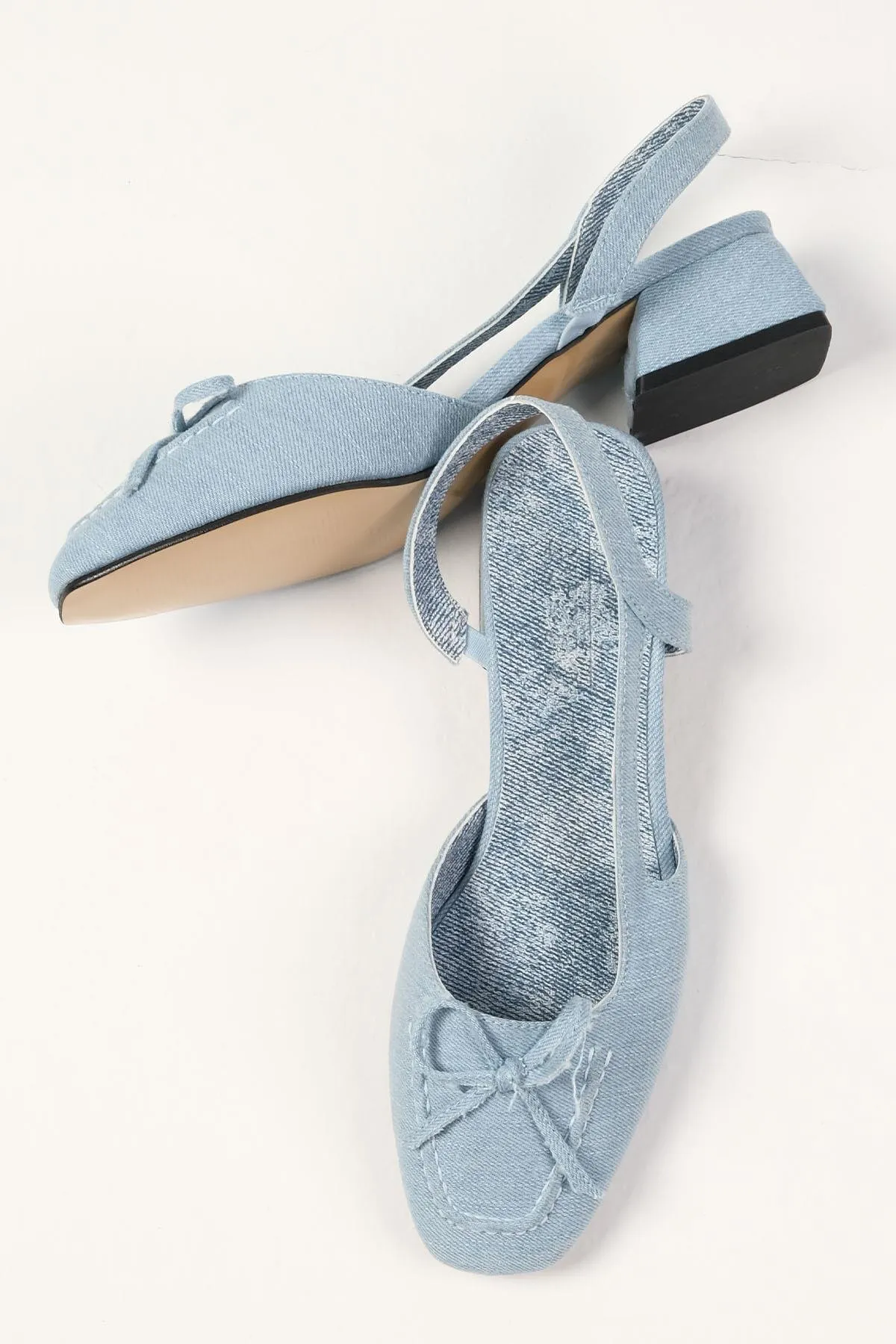 Mio Gusto  Bria Jeansschuhe aus Denimstoff mit offener Rückseite für Damen mit kurzem Absatz in Blau