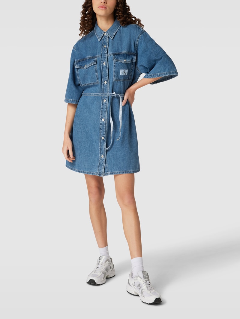 Jeanskleid mit Bindegürtel in jeans