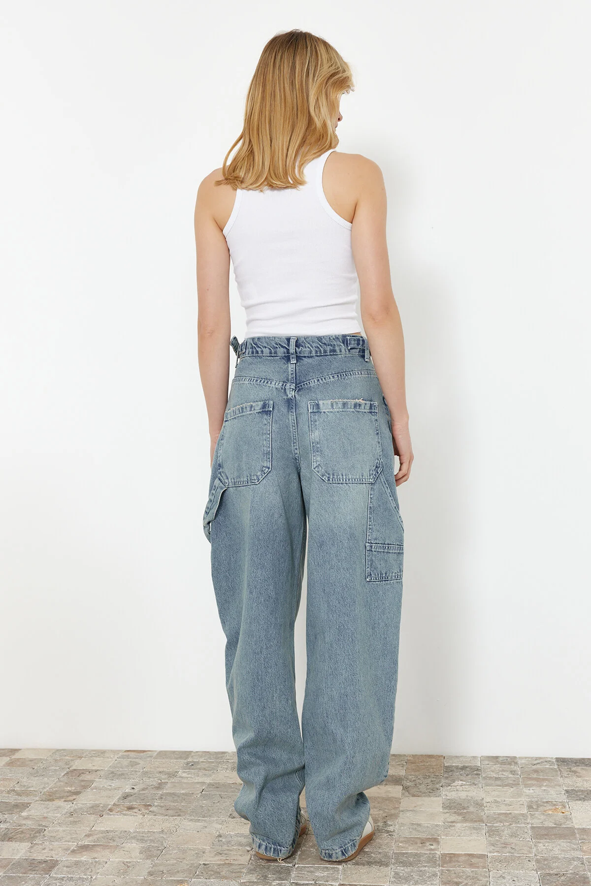 Trendyol Collection  Hellblaue Carpenter-Jeans mit hoher Taille - Loose Fit TWOAW24JE00308