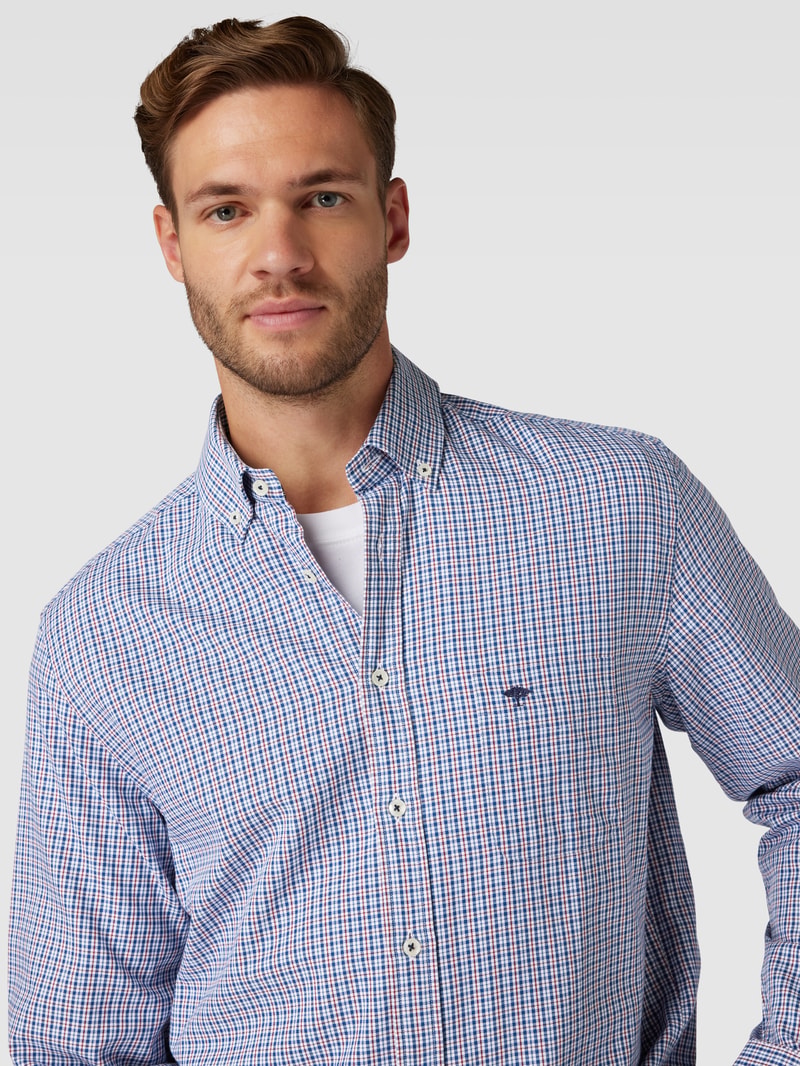 Regular Fit Freizeithemd mit Button-Down-Kragen in kirschrot