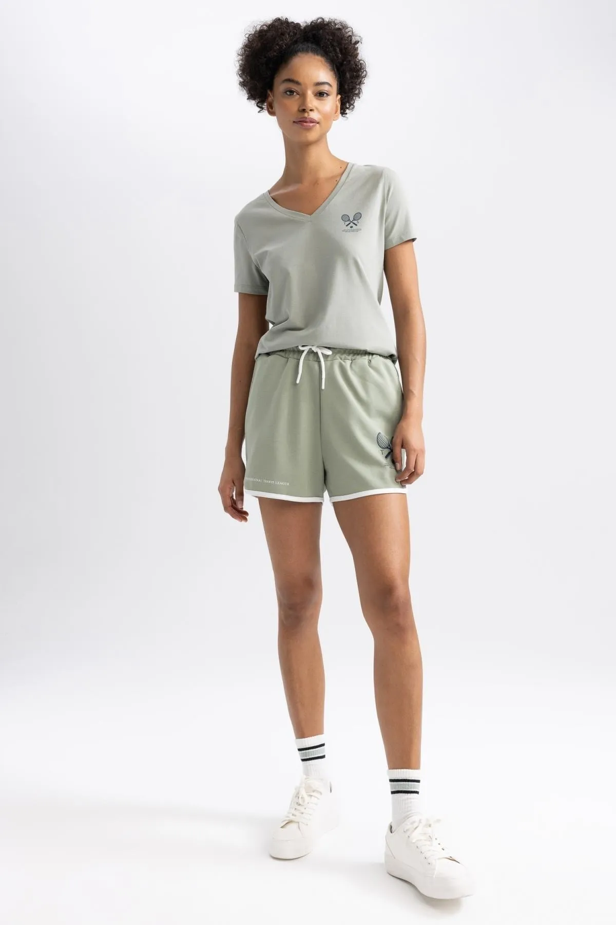 DeFacto  Passform: Standard-Fit-Sport-Shorts mit kurzem Bein, A7057ax23hs