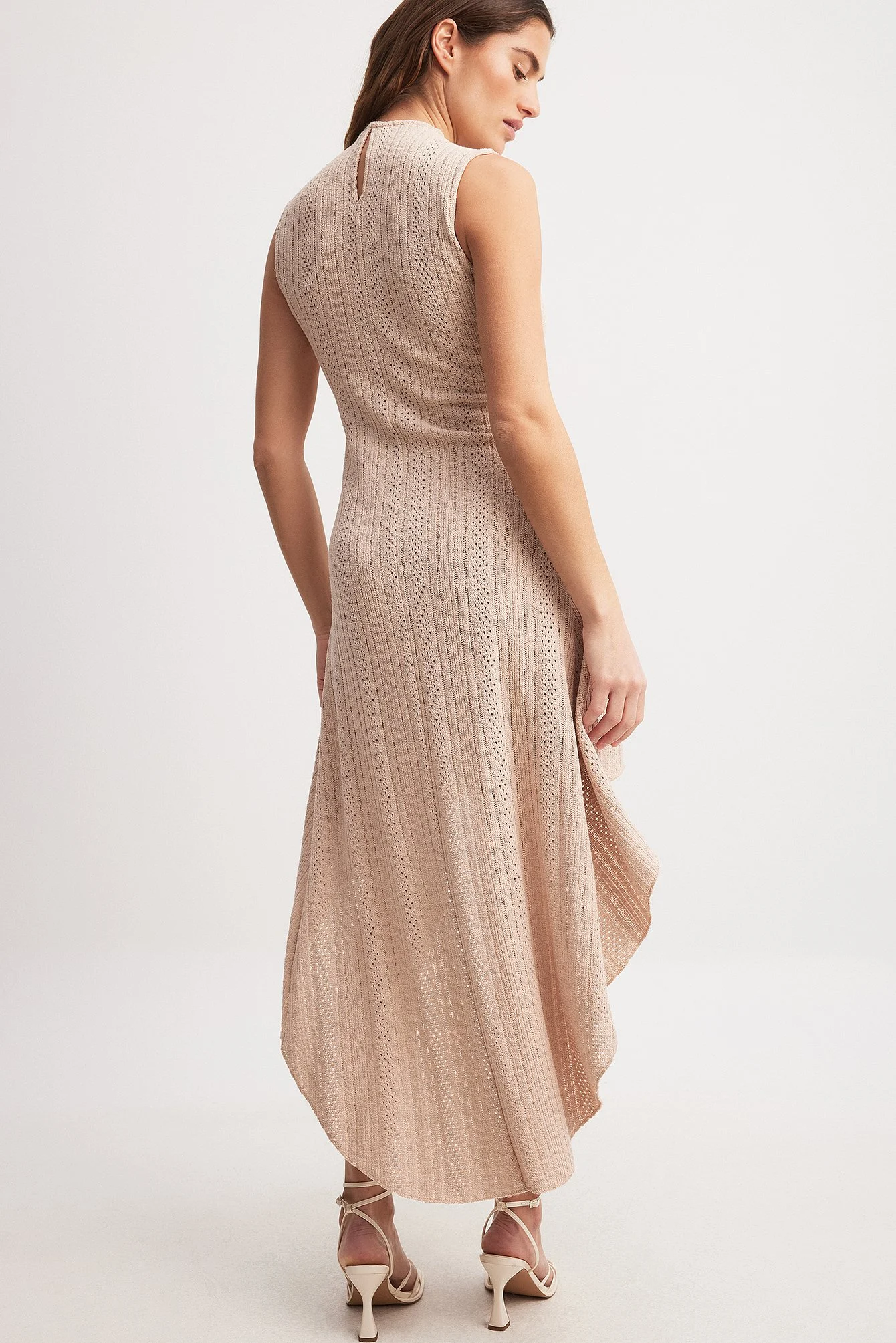 Gehäkeltes ärmelloses Midikleid