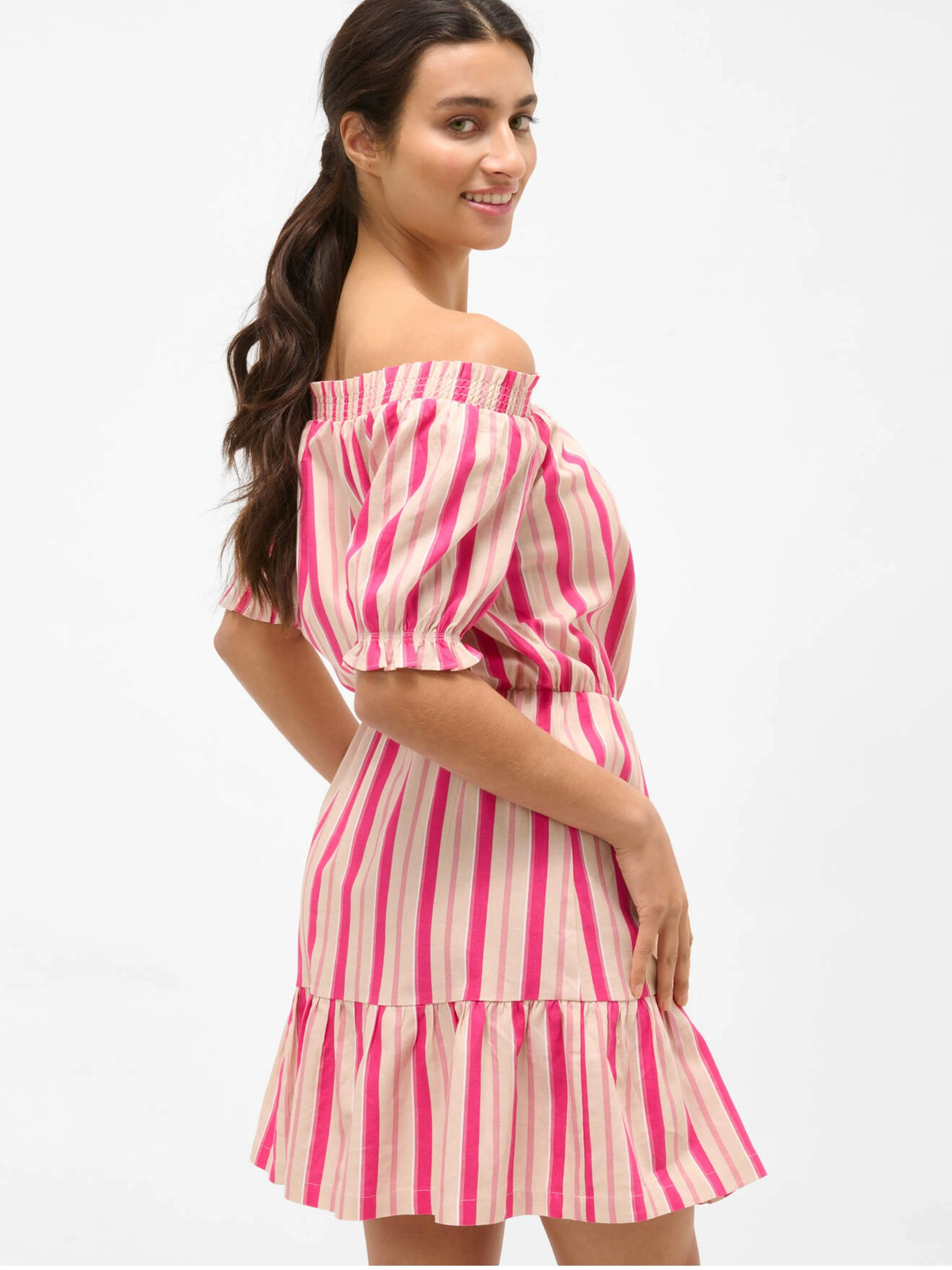 Rosa gestreiftes Leinenkleid mit ausgestellten Schultern ORSAY