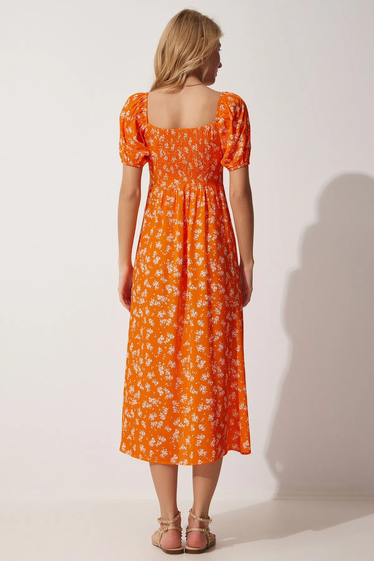Happiness İstanbul  Orangefarbenes Damen-Sommerkleid aus Viskose mit Carmenkragen und Blumenmuster DD01209