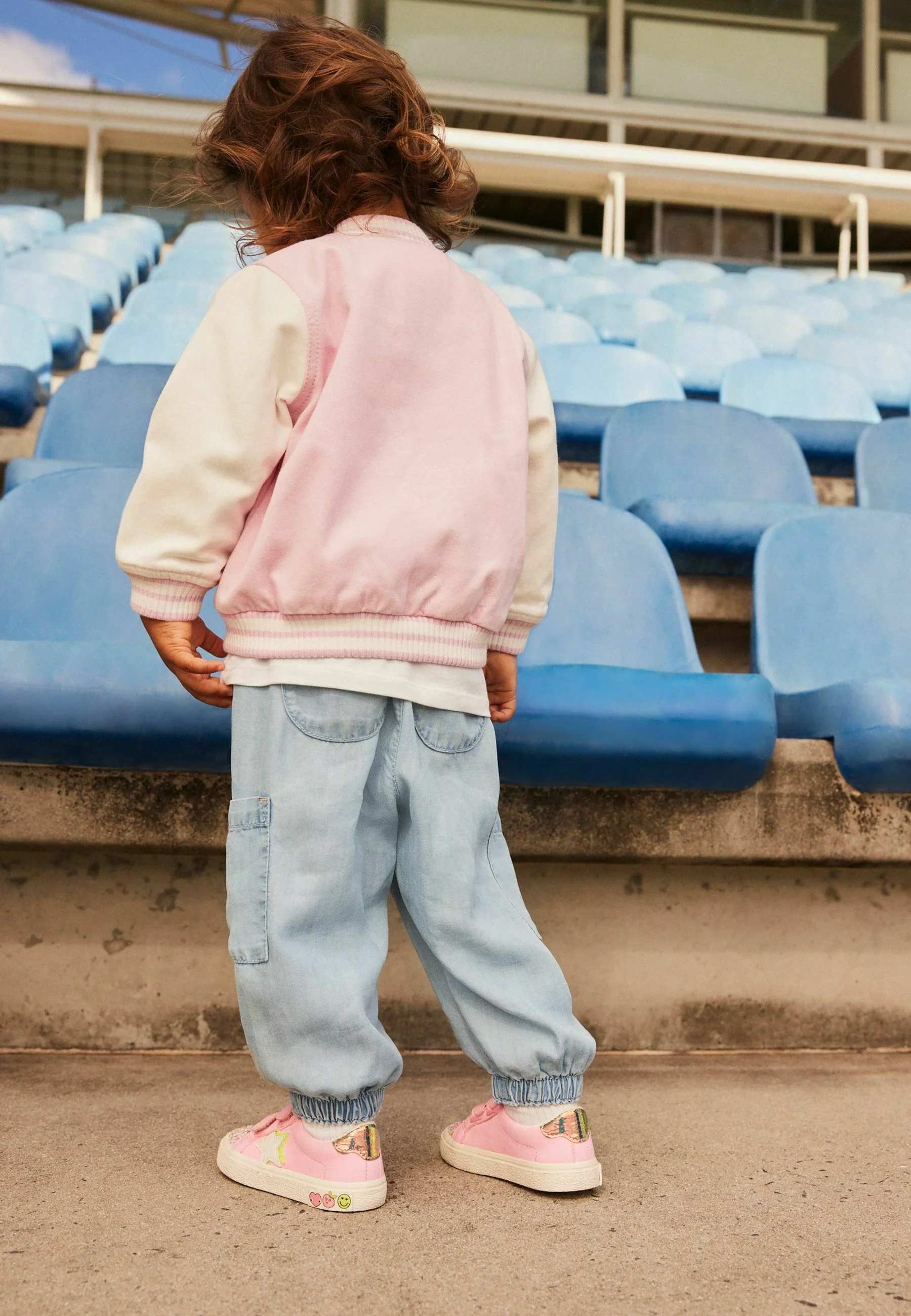 Chaqueta bomber de corte regular universitario