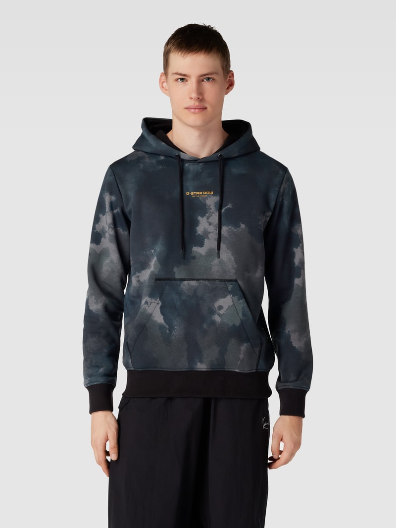 Hoodie mit Allover-Print in schwarz