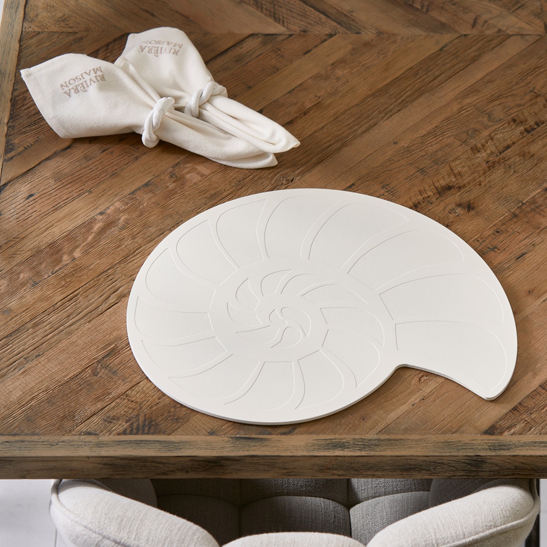 Sea Shell Platzset in Form einer Muschel. Abnehmbarer Untersetzer 1 Stück
