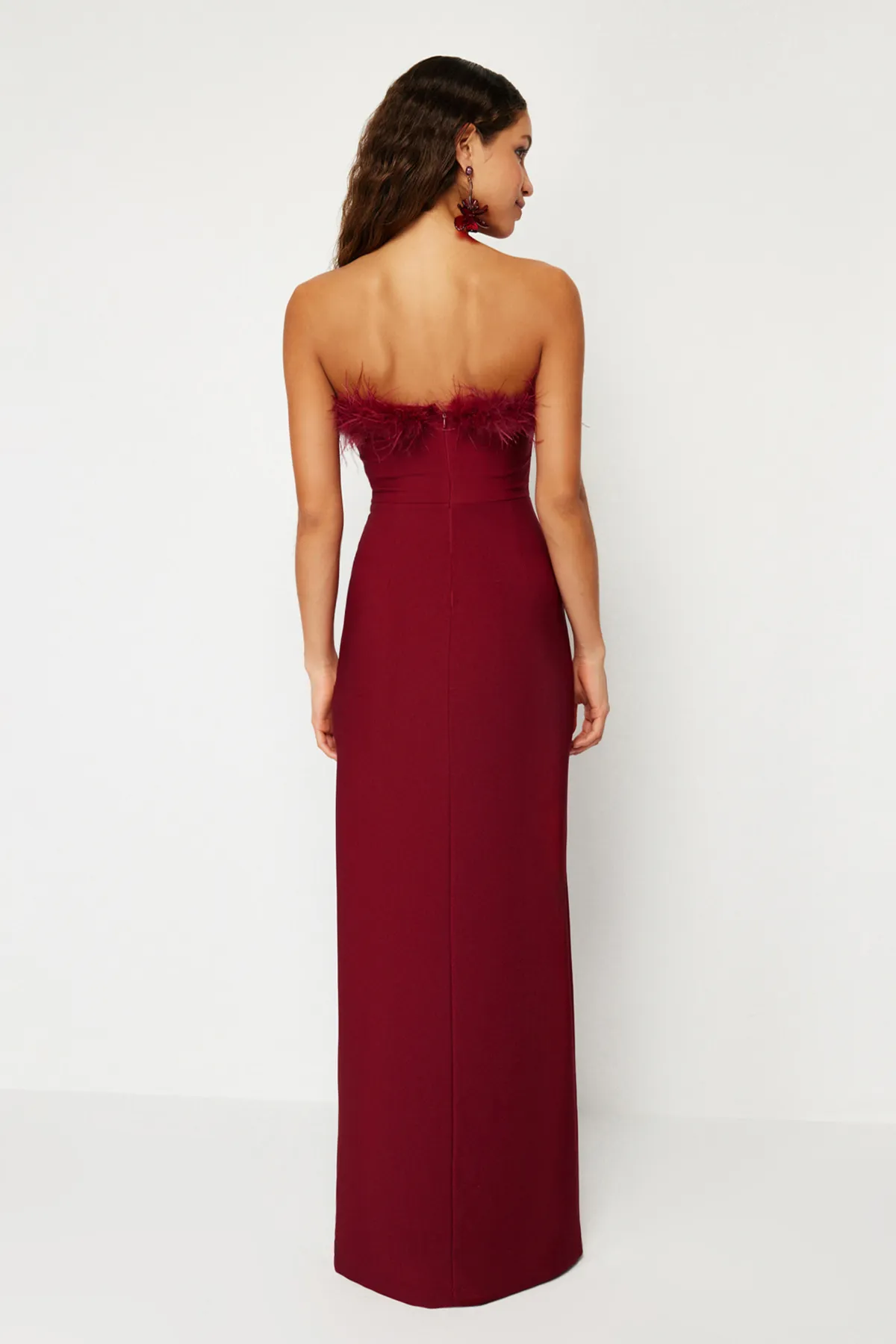 Trendyol Collection  Burgunderrotes, figurbetontes Abendkleid aus Webstoff TPRSS22AE0095
