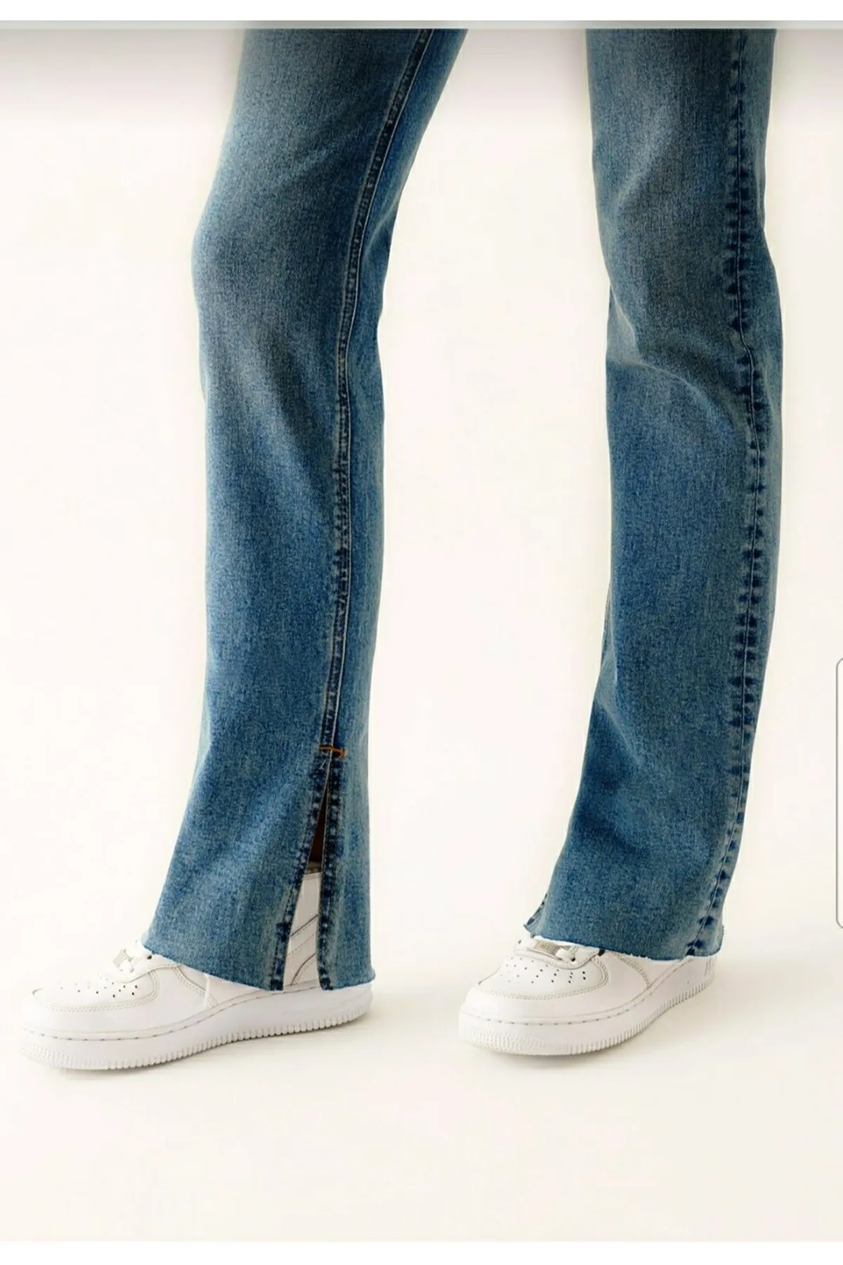 LİMABEL  Emma Power Lycra Damen-Jeans „Medium Snow“ mit hoher Taille, seitlichem Schlitz und weitem Bein