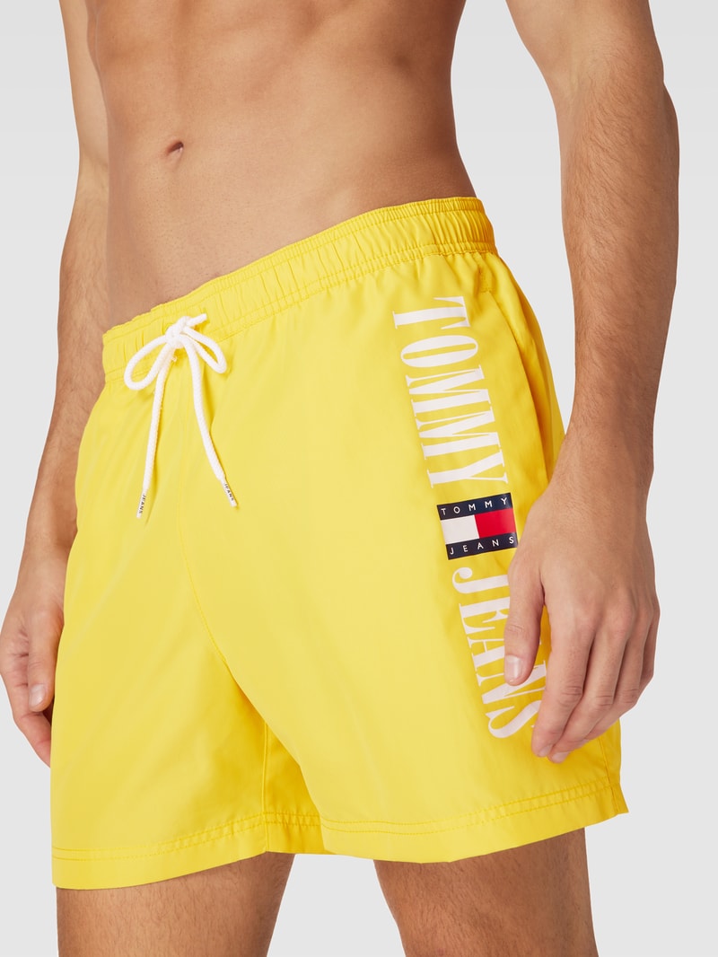 Badehose mit Label-Print in gelb
