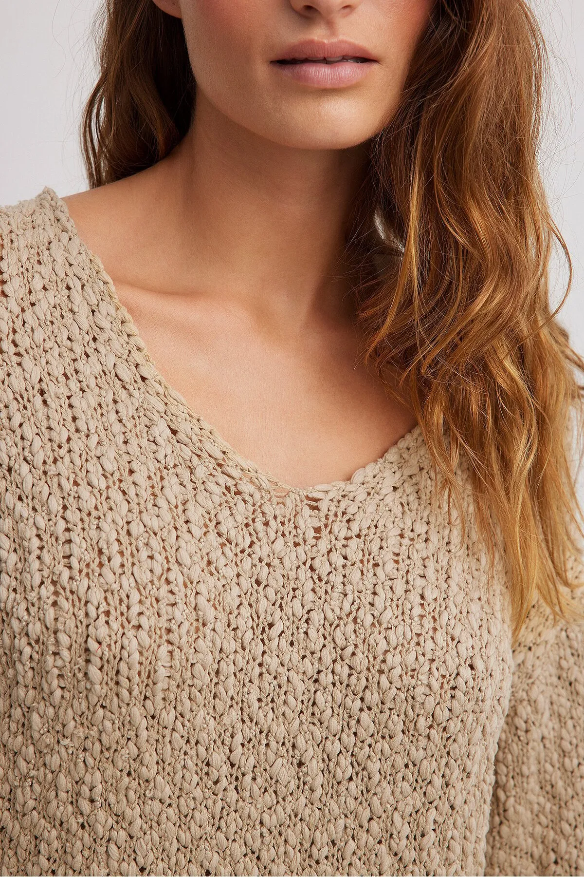 NA-KD  Strukturierter Strickpullover mit V-Ausschnitt
