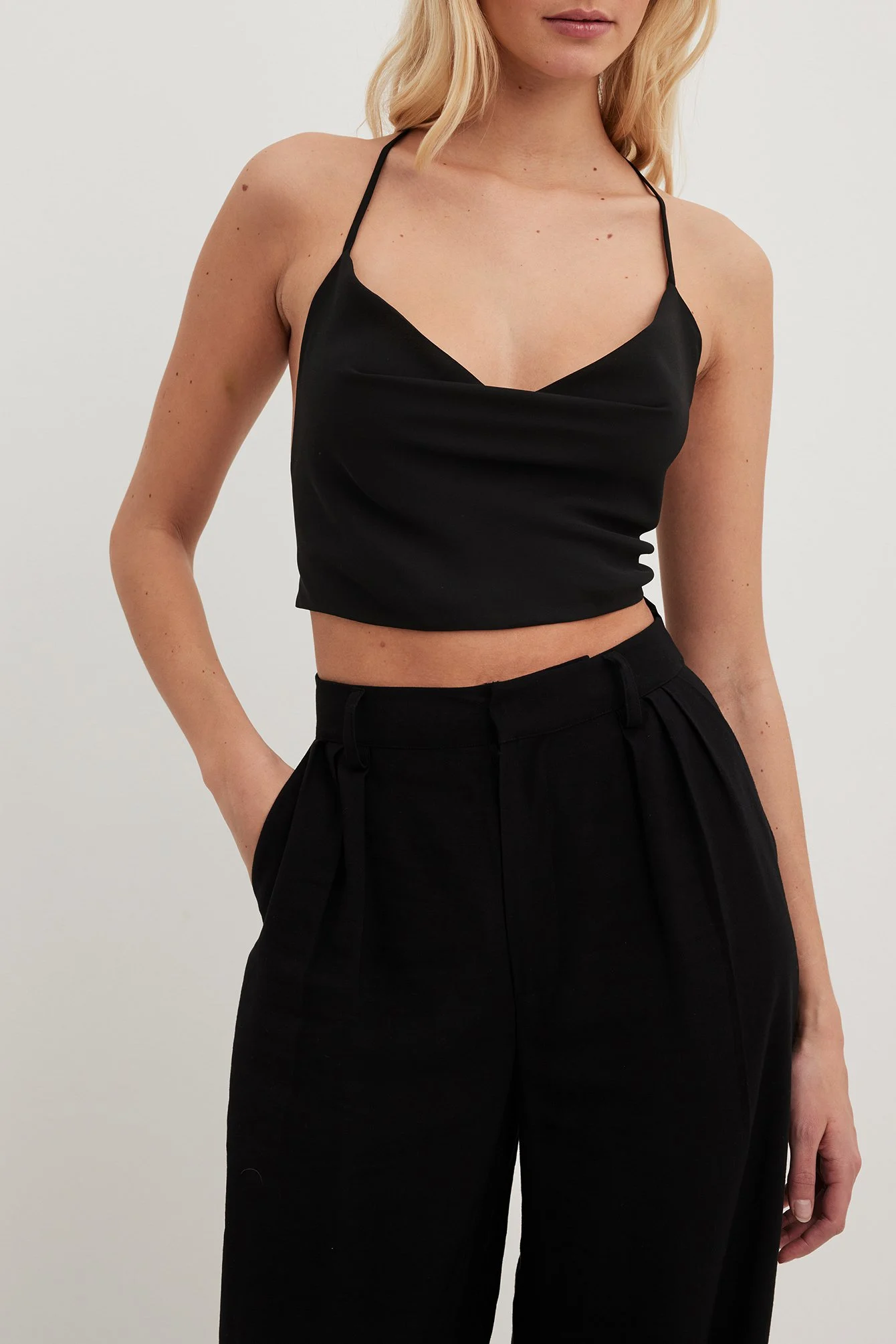 Neckholder-Top mit Wasserfallausschnitt
