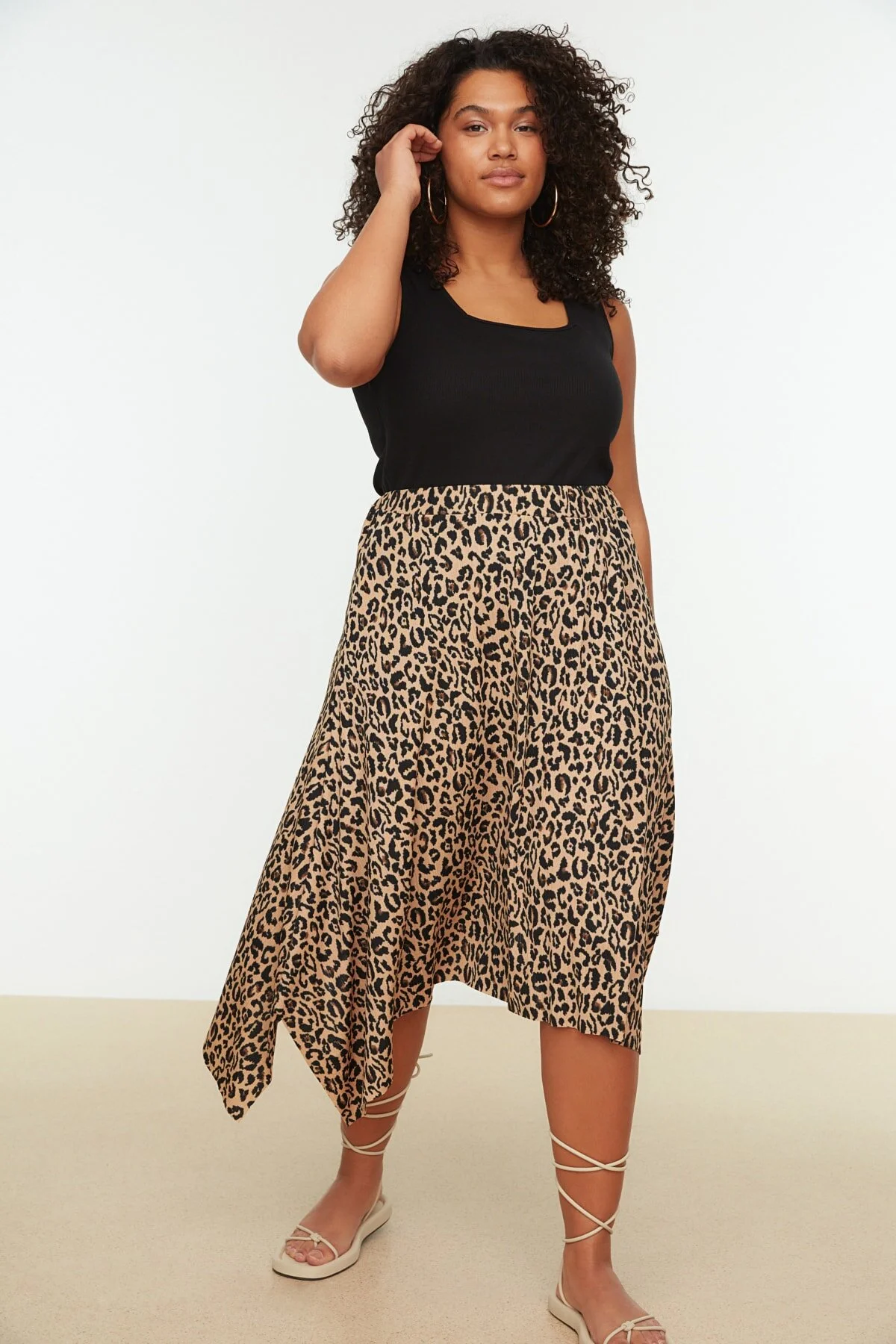 Trendyol Curve  Brauner Strickrock mit asymmetrischem Tiermuster TBBSS22ET0253