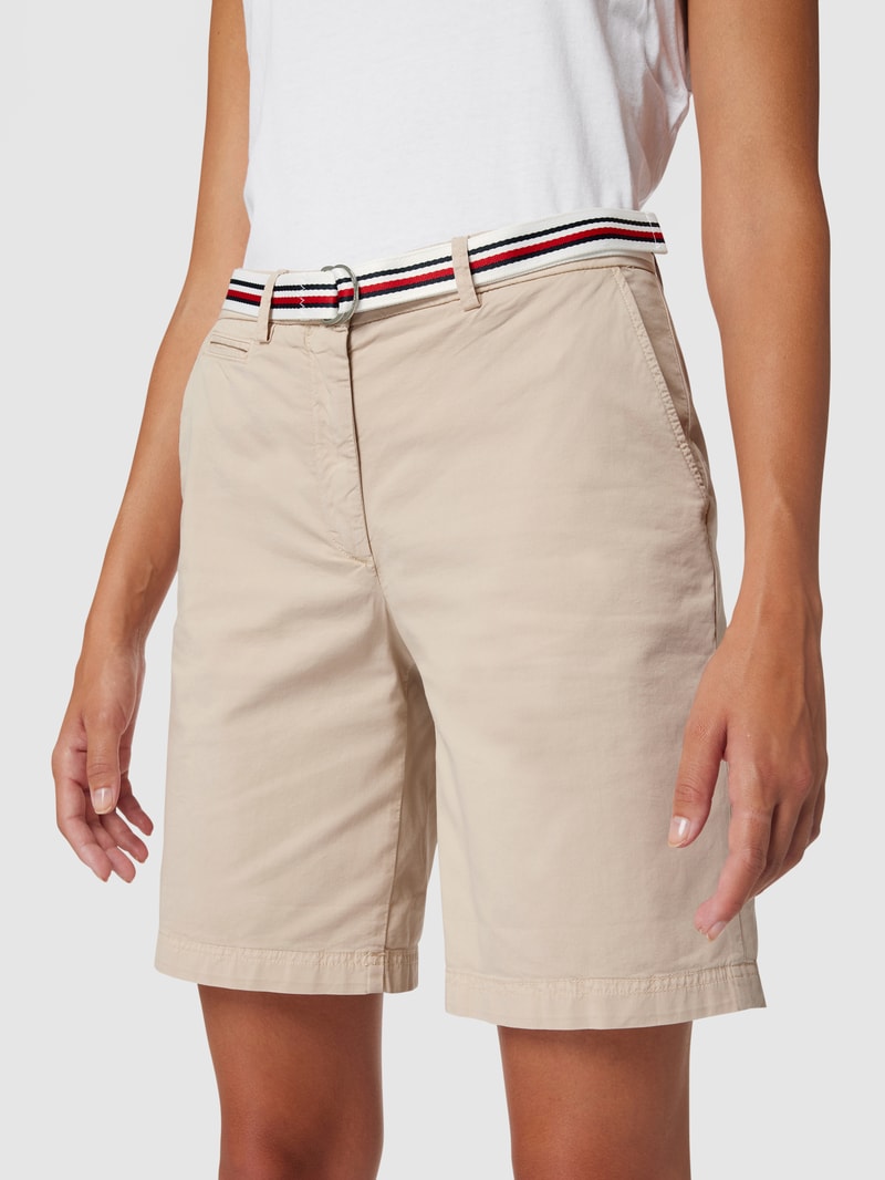 Bermudas mit Stoffgürtel in beige
