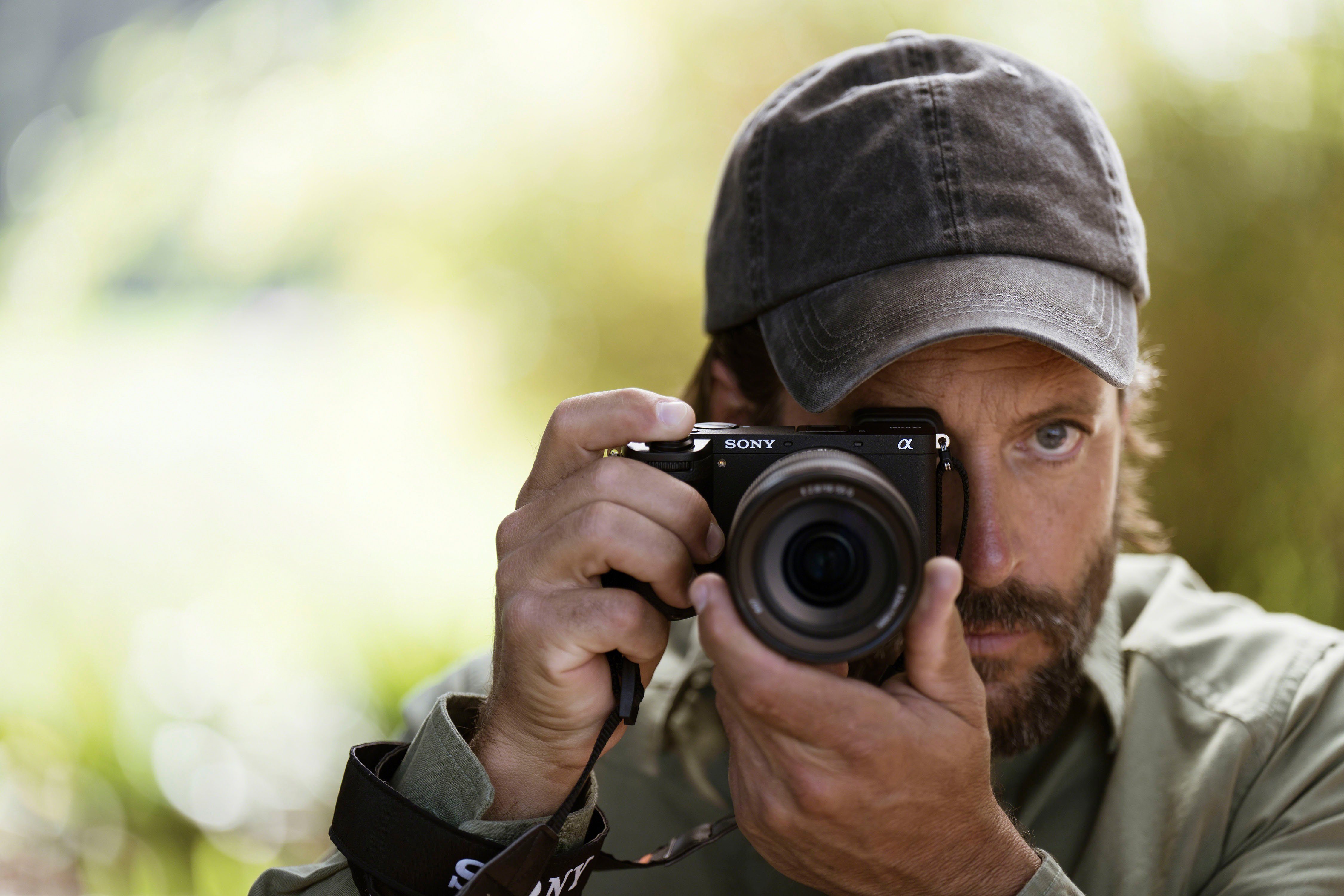 Sony Alpha ILCE-6700 + 18–135-mm-Objektiv Systemkamera (18–135-mm SEL-18135, 26 MP, Bluetooth, WLAN)