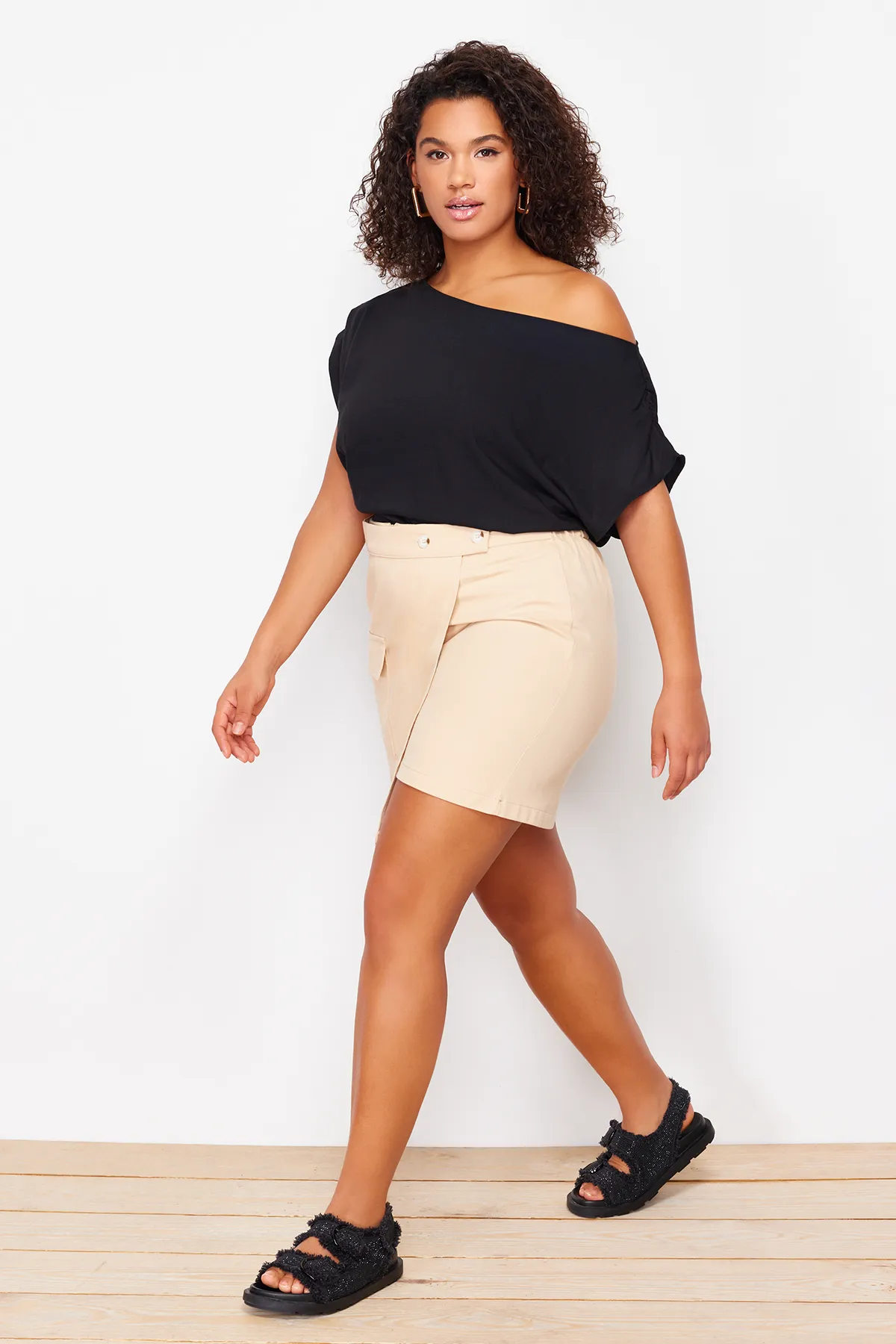 Trendyol Curve  Nerzfarbener Gabardine-Minishortsrock TBBSS24AP00014