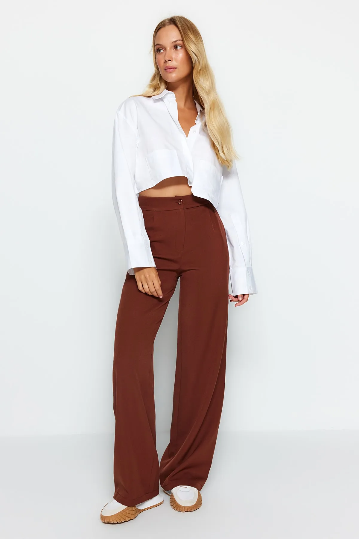 Trendyol Collection  Braune Hose mit weitem Bein TWOAW22PL0139