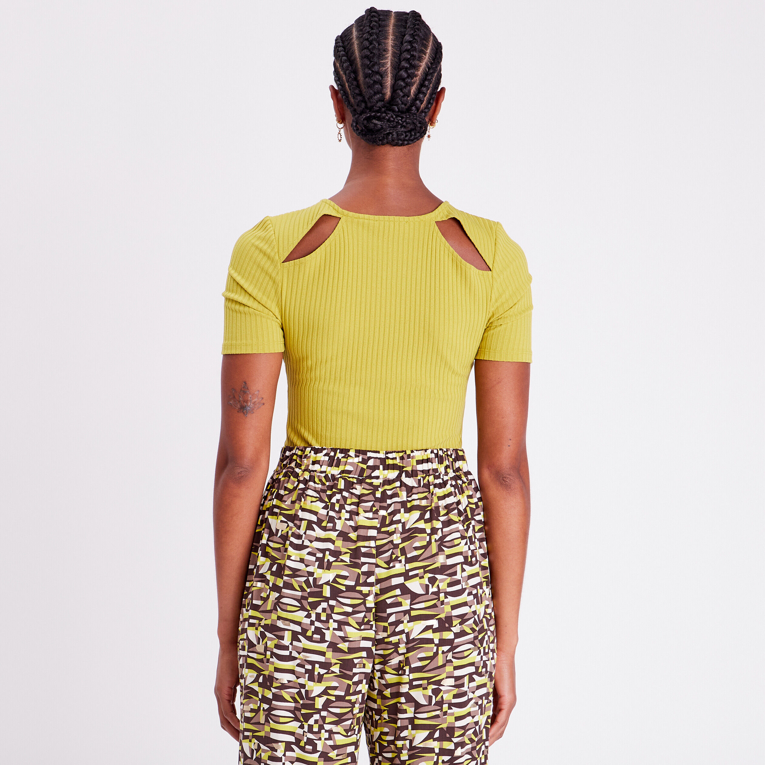 T-shirt avec ouvertures vert olive femme | Cache Cache