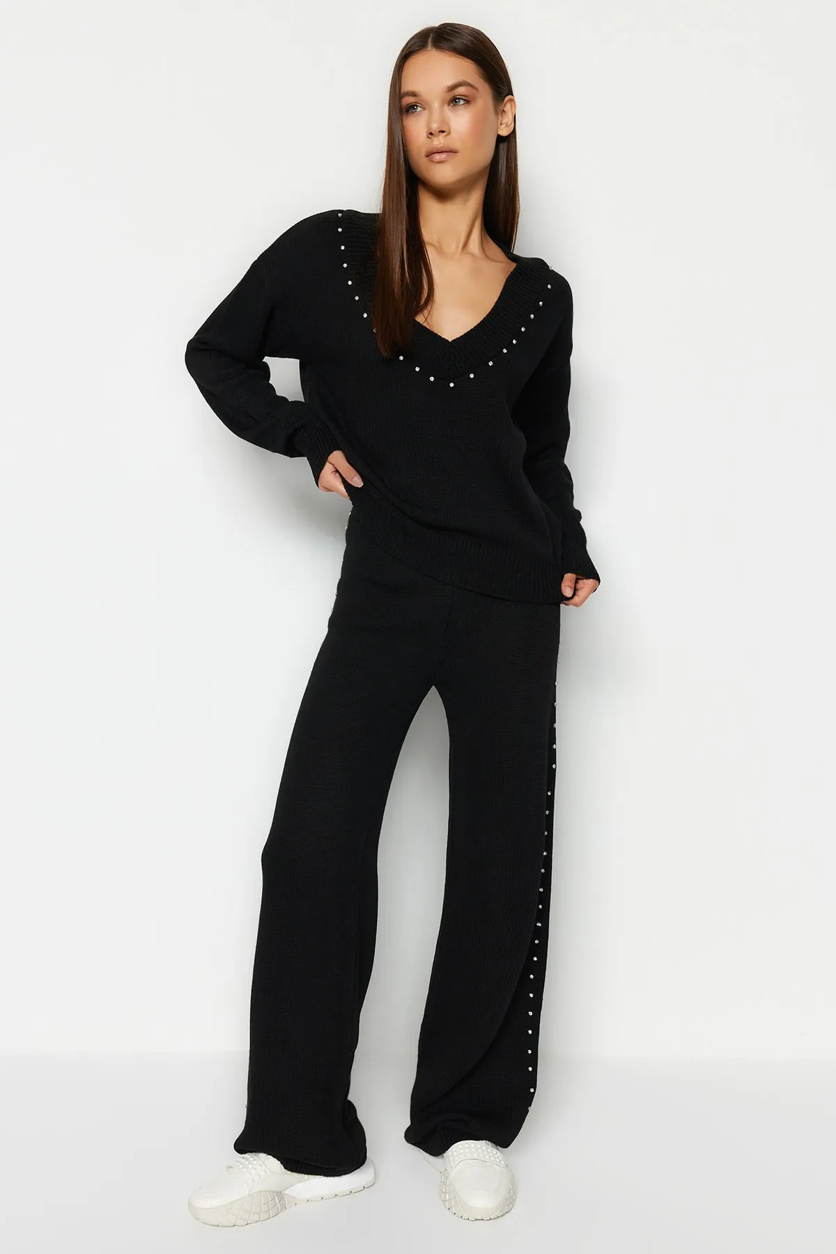 Trendyol Collection  Schwarzes Strickoberteil und -unterteil im weiten Schnitt TWOAW24AU00008