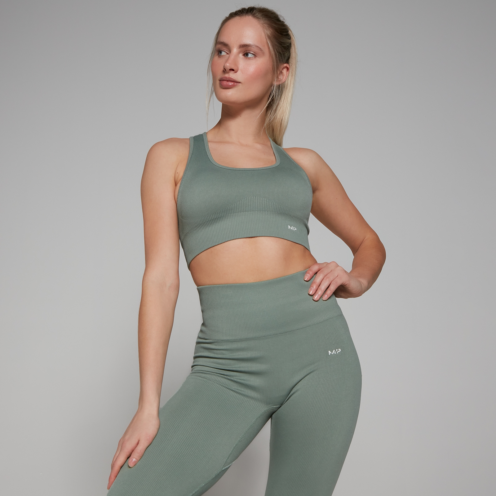 Brassière asymétrique côtelée sans coutures MP Tempo pour femmes – Vert sauge