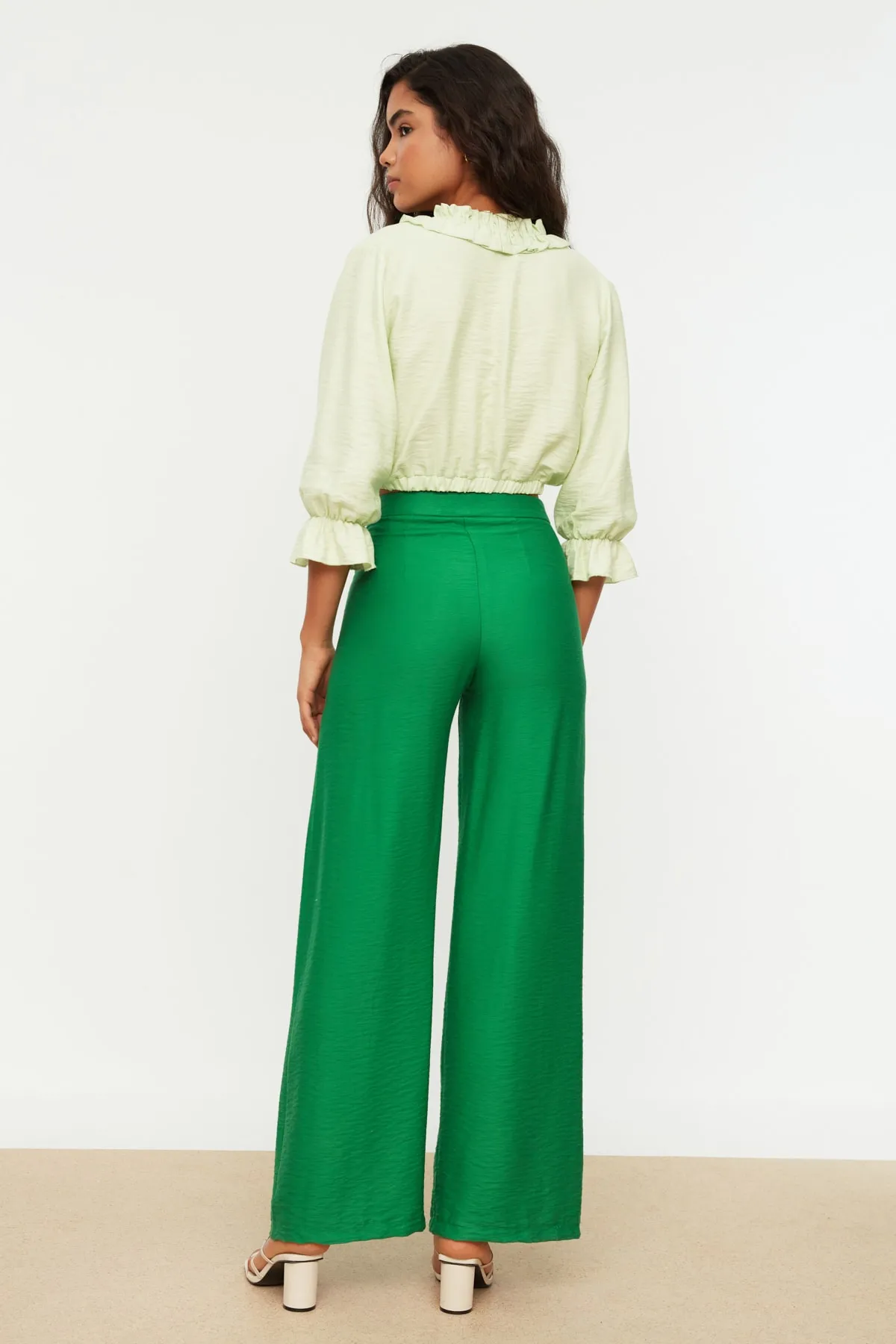 Trendyol Collection  Grüne Webhose mit weitem Bein TWOSS22PL0121