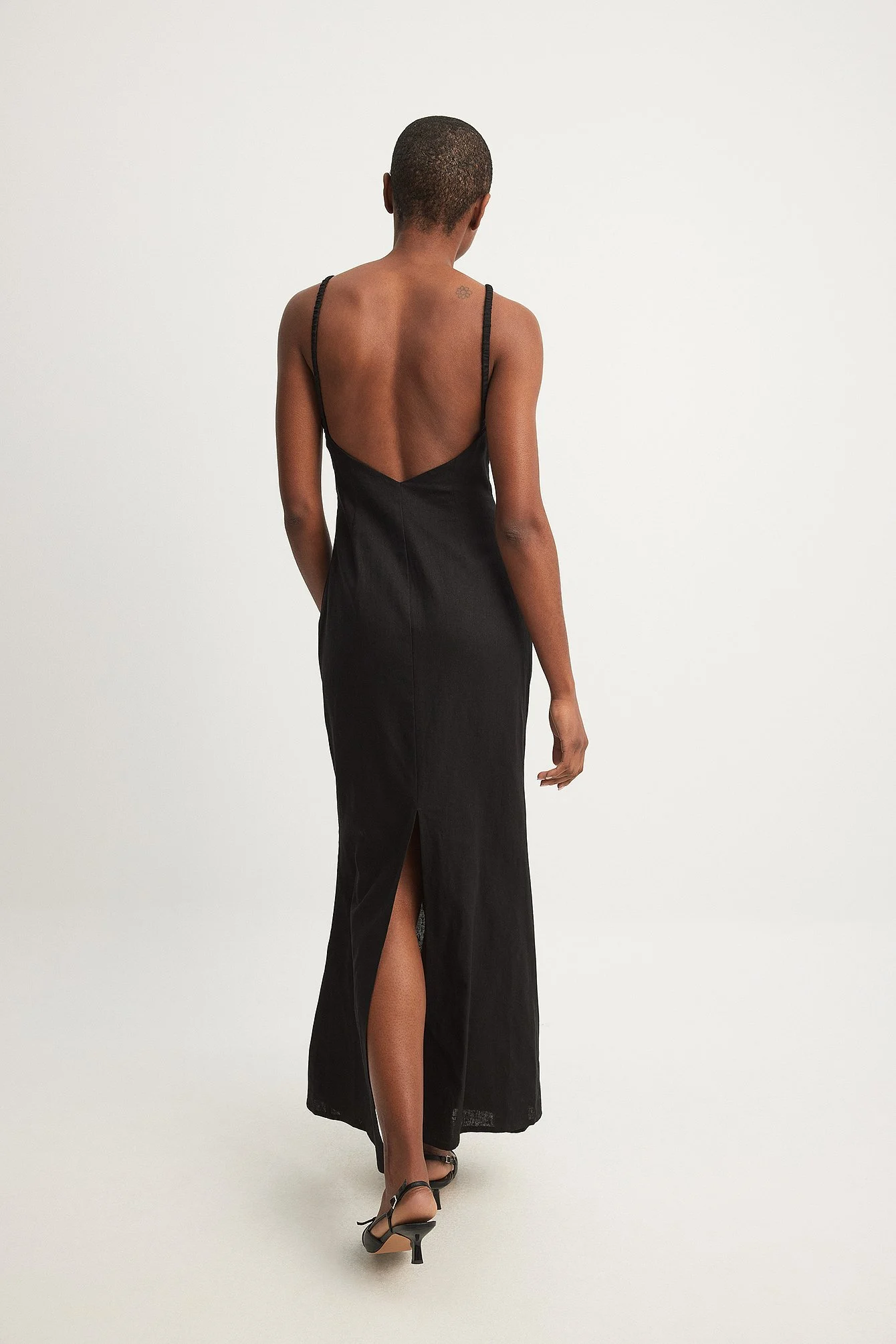 Maxikleid aus Leinen-Mix mit offenem Rücken