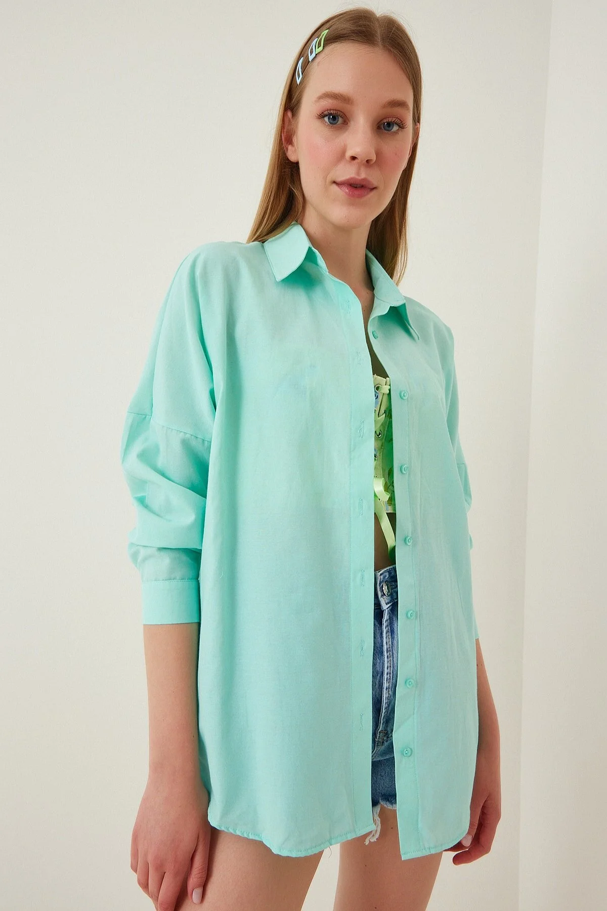 Happiness İstanbul  Mintgrünes, langes Oversize-Basic-Shirt für Damen DD00842