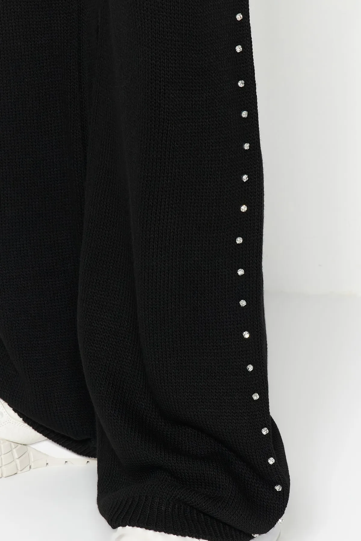Trendyol Collection  Schwarzes Strickoberteil und -unterteil im weiten Schnitt TWOAW24AU00008