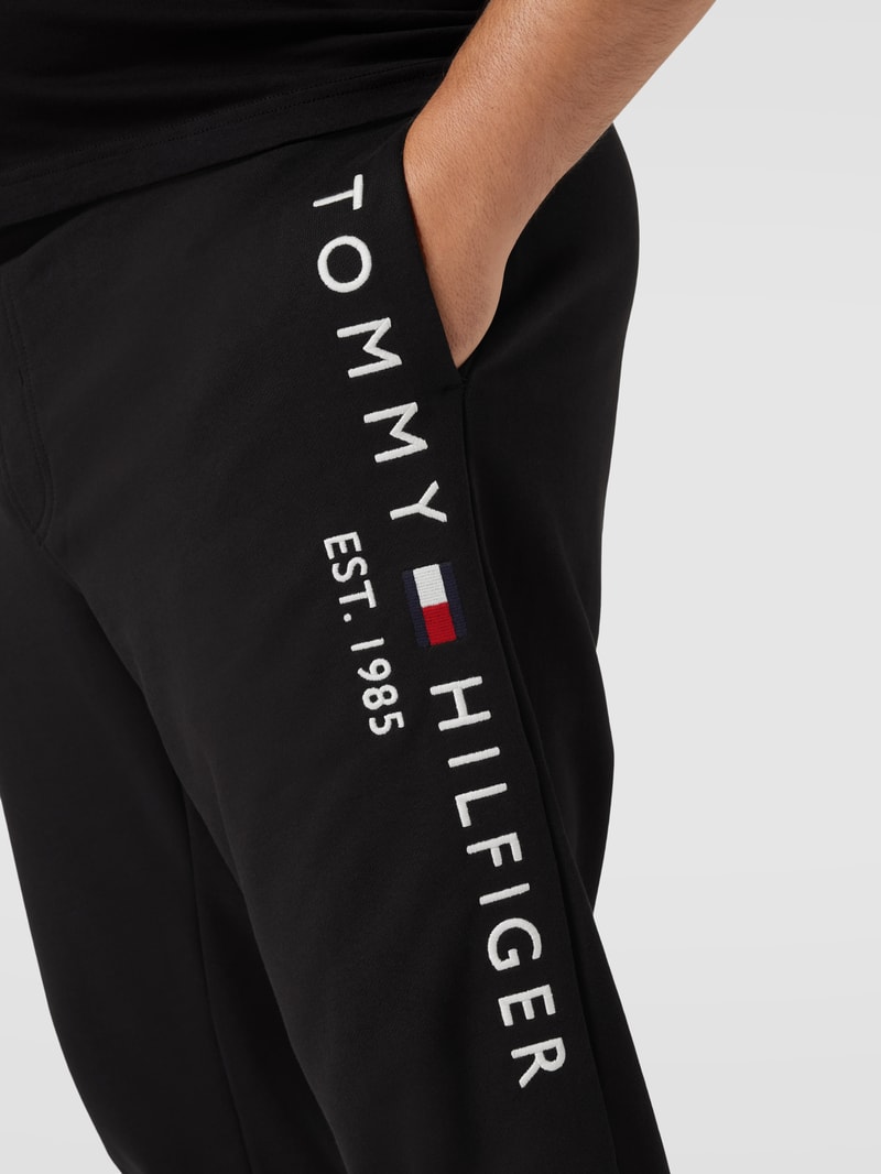 PLUS SIZE Sweatpants mit Logo-Stitching Modell 'TOMMY LOGO' in schwarz