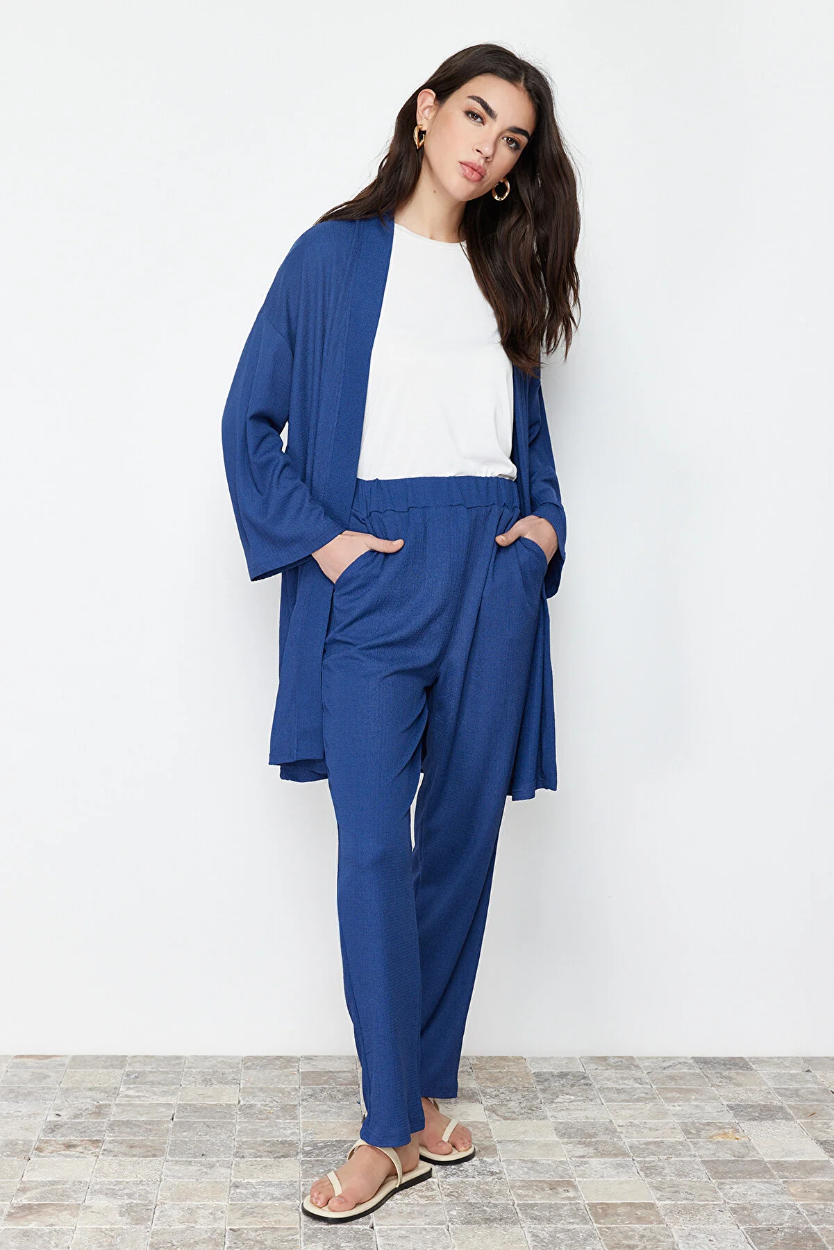 Trendyol Modest  Blaues Set aus gestricktem Oberteil und Unterteil in Wickeloptik TCTSS24US00045