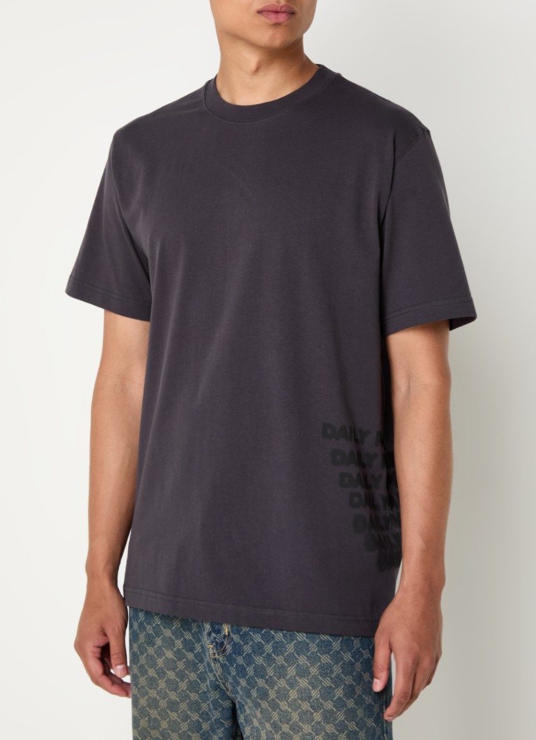 Tricou cu imprimeul „Daily Newspaper Overload”