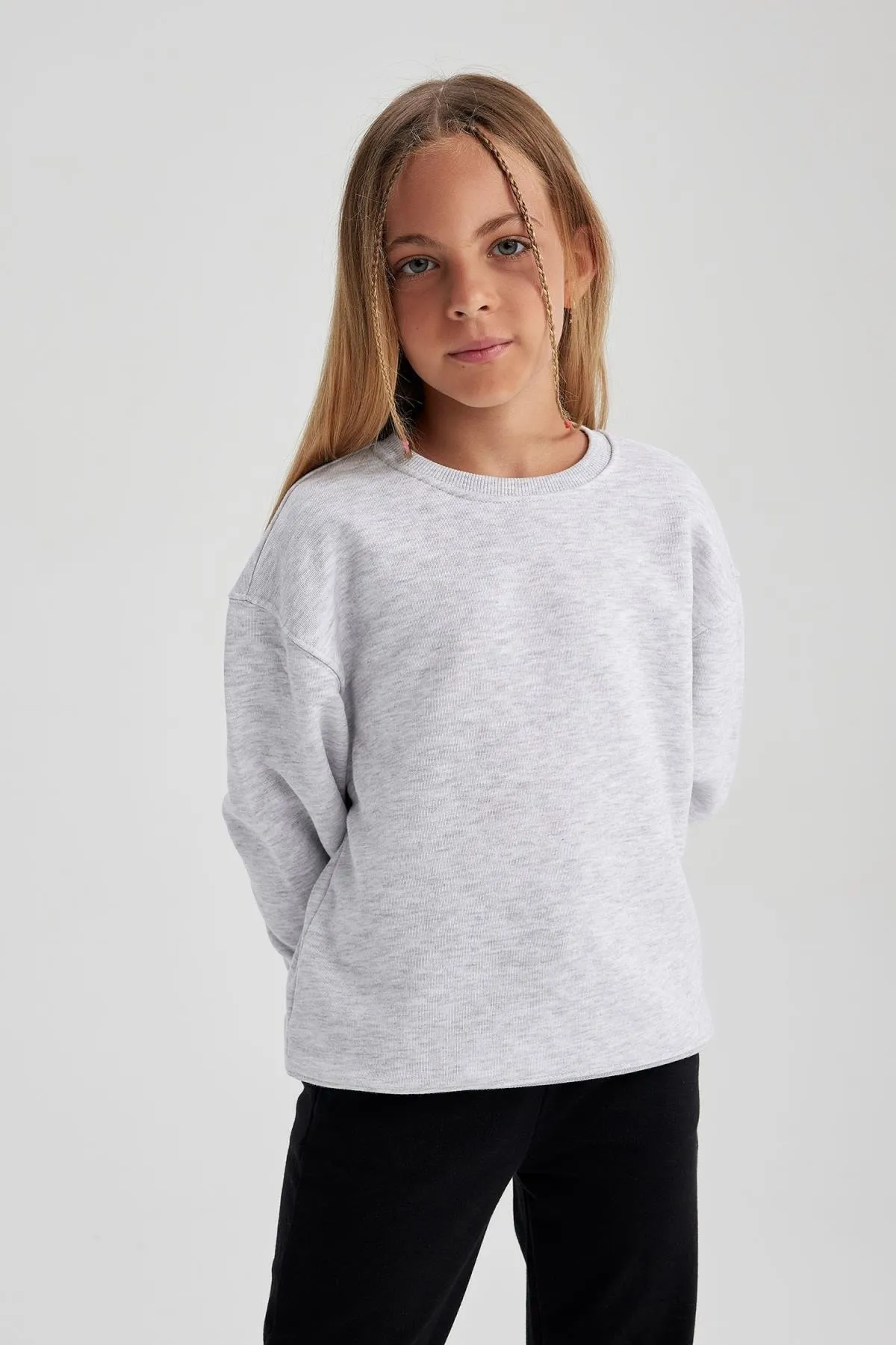 DeFacto  Graues Schul-Sweatshirt mit Rundhalsausschnitt für Mädchen A2797a823au