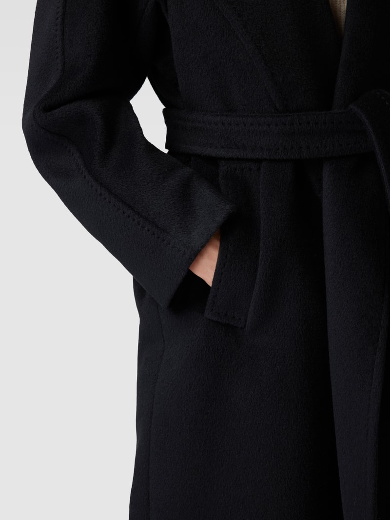 Mantel mit Bindegürtel Modell 'TEMPERA' in schwarz
