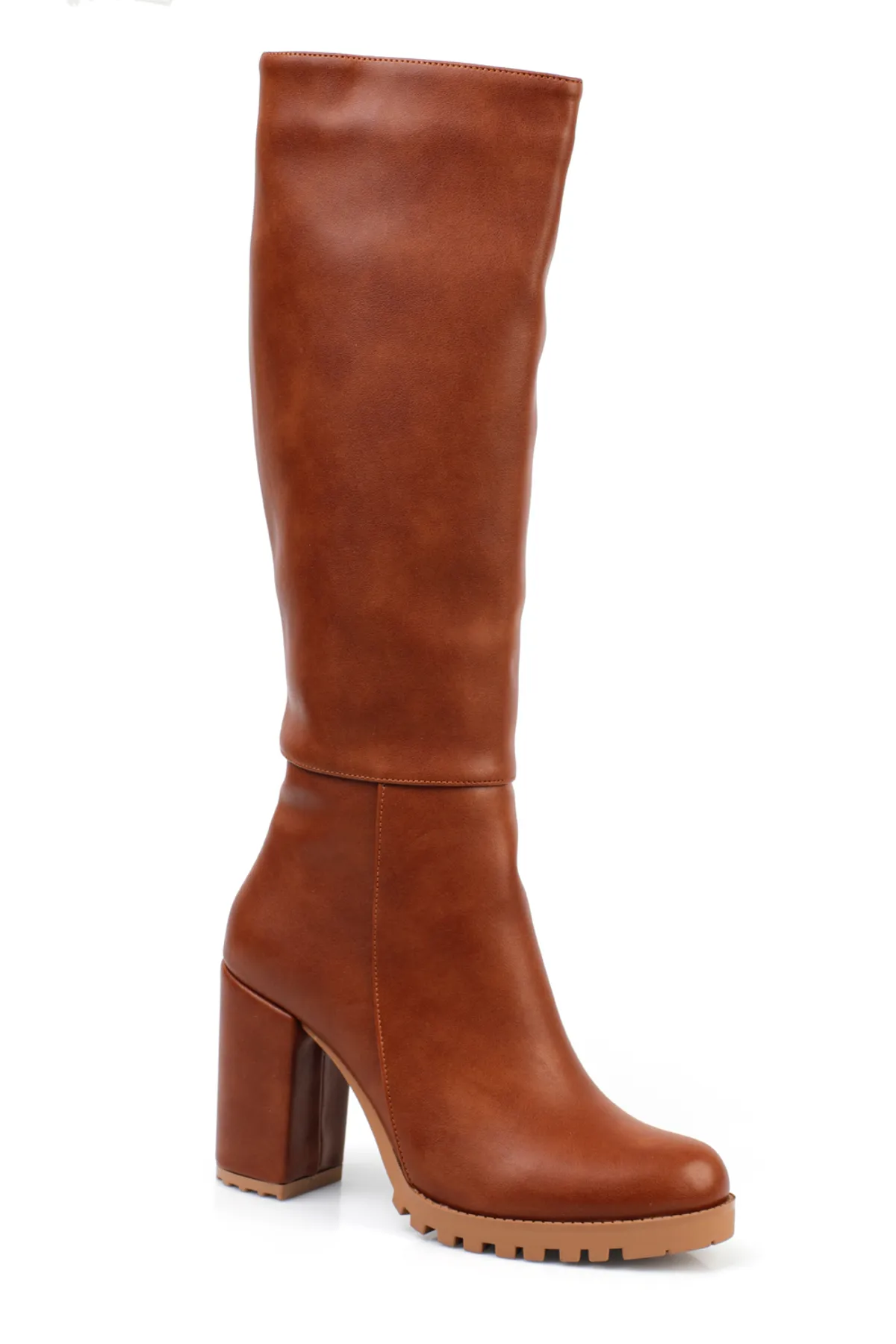 Capone Outfitters  Damenstiefel mit runder Zehenpartie und Trac-Sohle und mittlerem Absatz