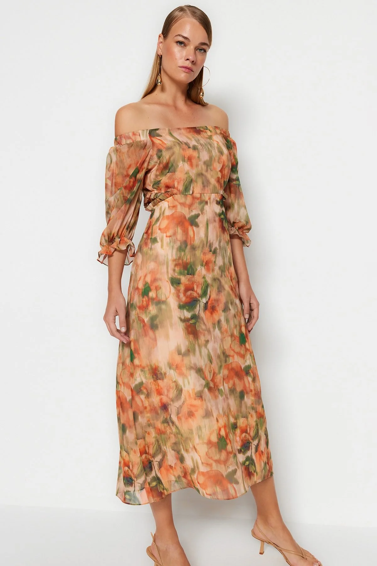 Trendyol Collection  Orangefarbenes, geblümtes A-Linien-/Glockenkleid aus Chiffon mit Carmen-Kragen, gefüttertes Maxikleid aus Webstoff TWOSS23EL02422
