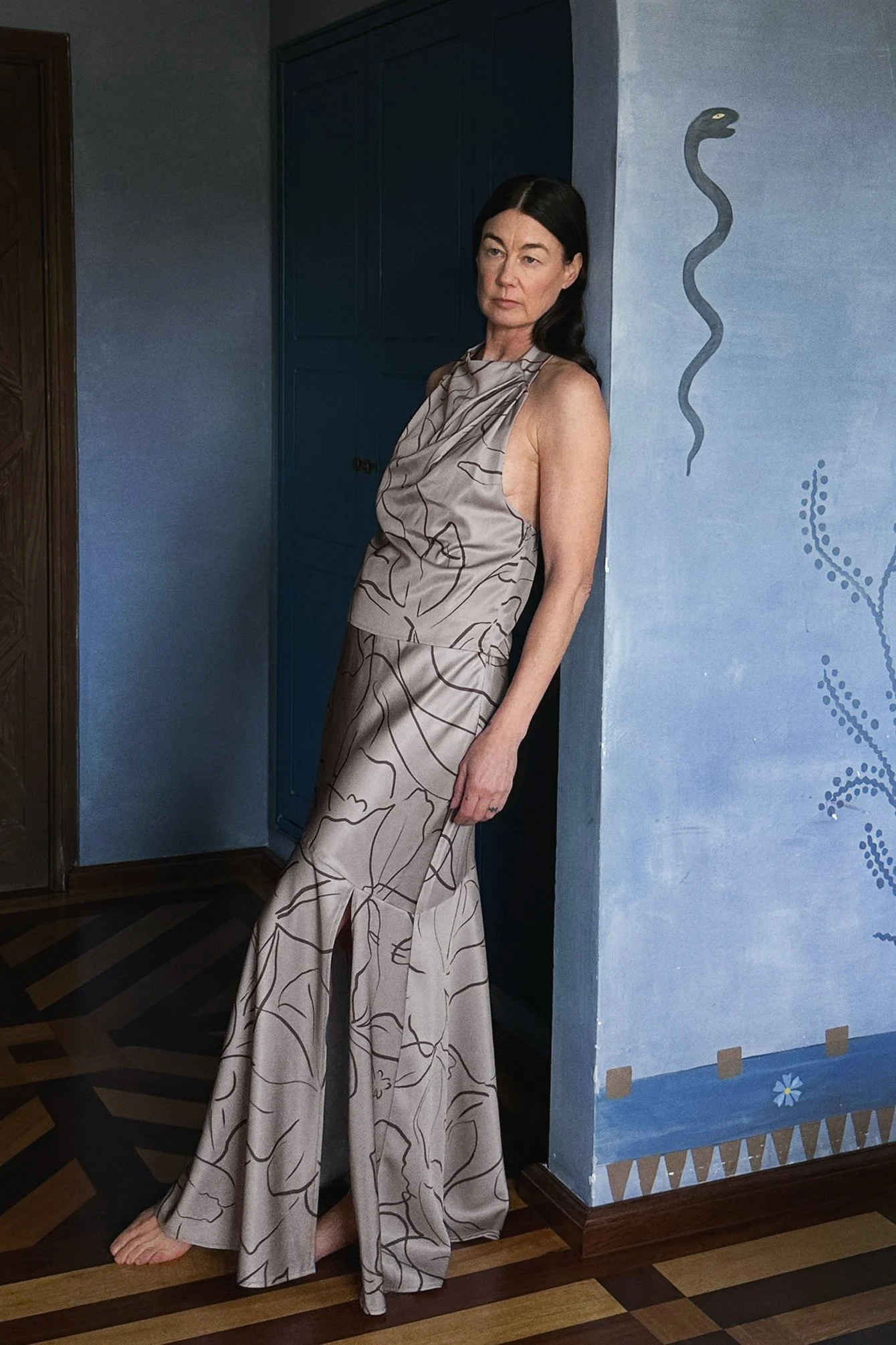 Asymmetrischer Satin-Maxirock mit Nahtdetails