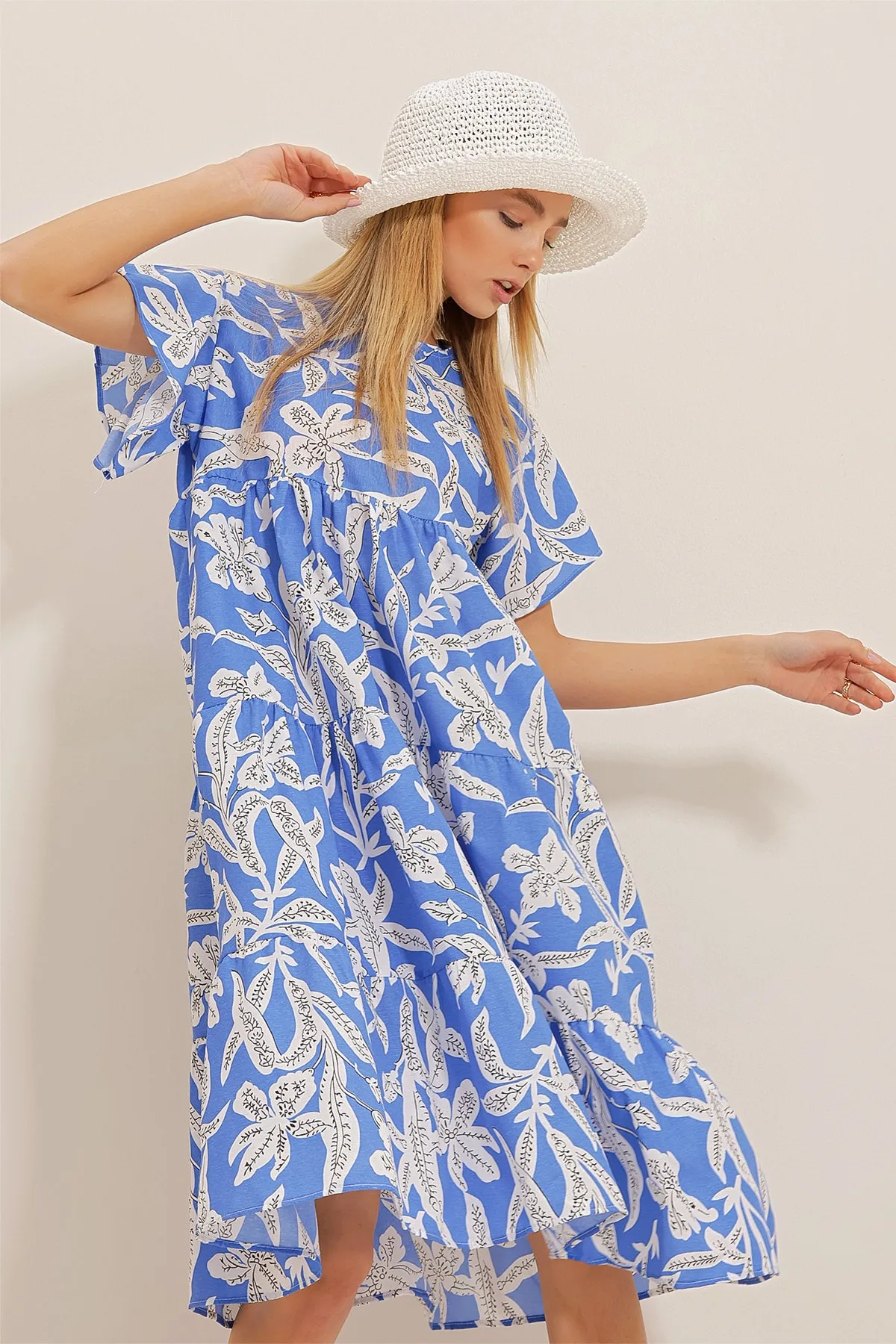 Trend Alaçatı Stili  Damen-Popelinekleid mit Rundhalsausschnitt und Volant von Saks in Blau mit Blumenmuster ALC-X10241