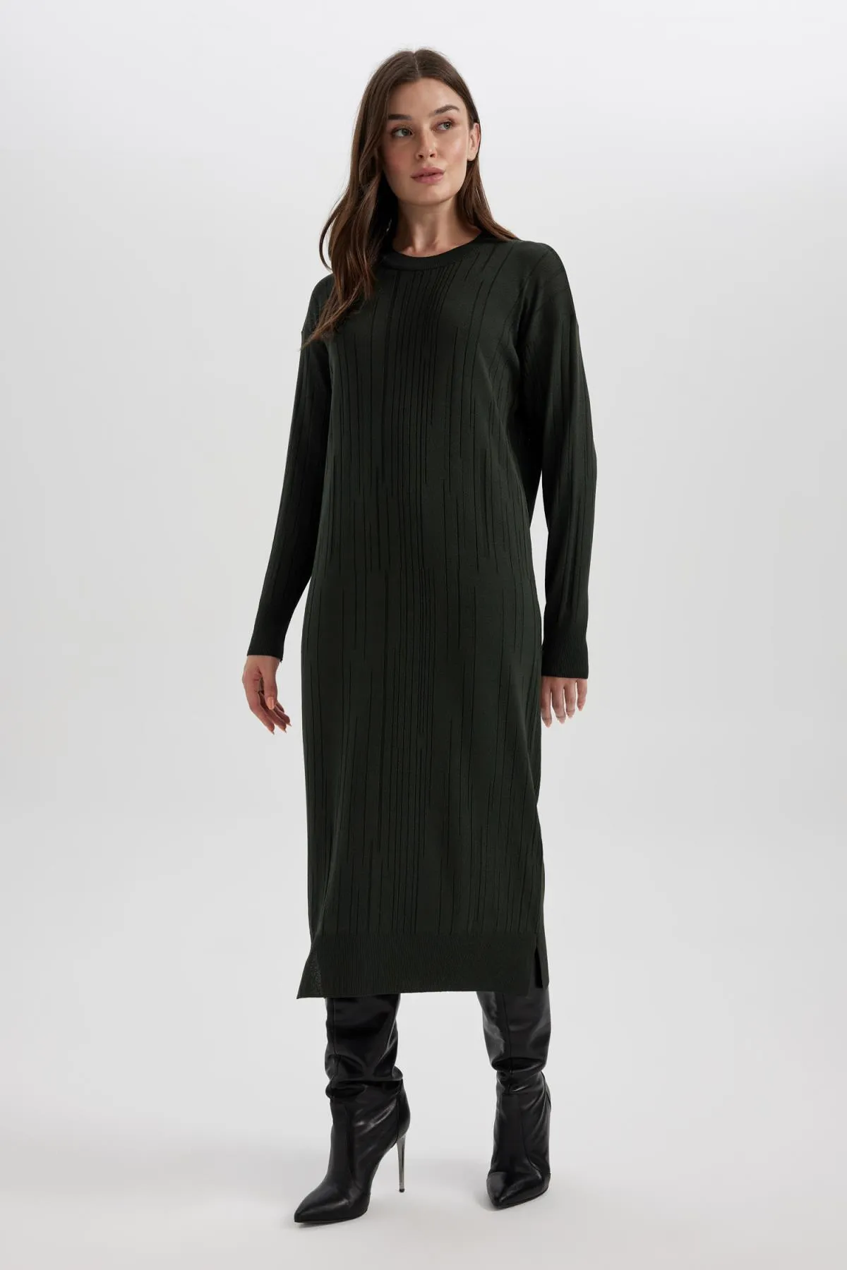 DeFacto  Langärmliges Midikleid aus Crêpe in normaler Passform A9806ax23wn