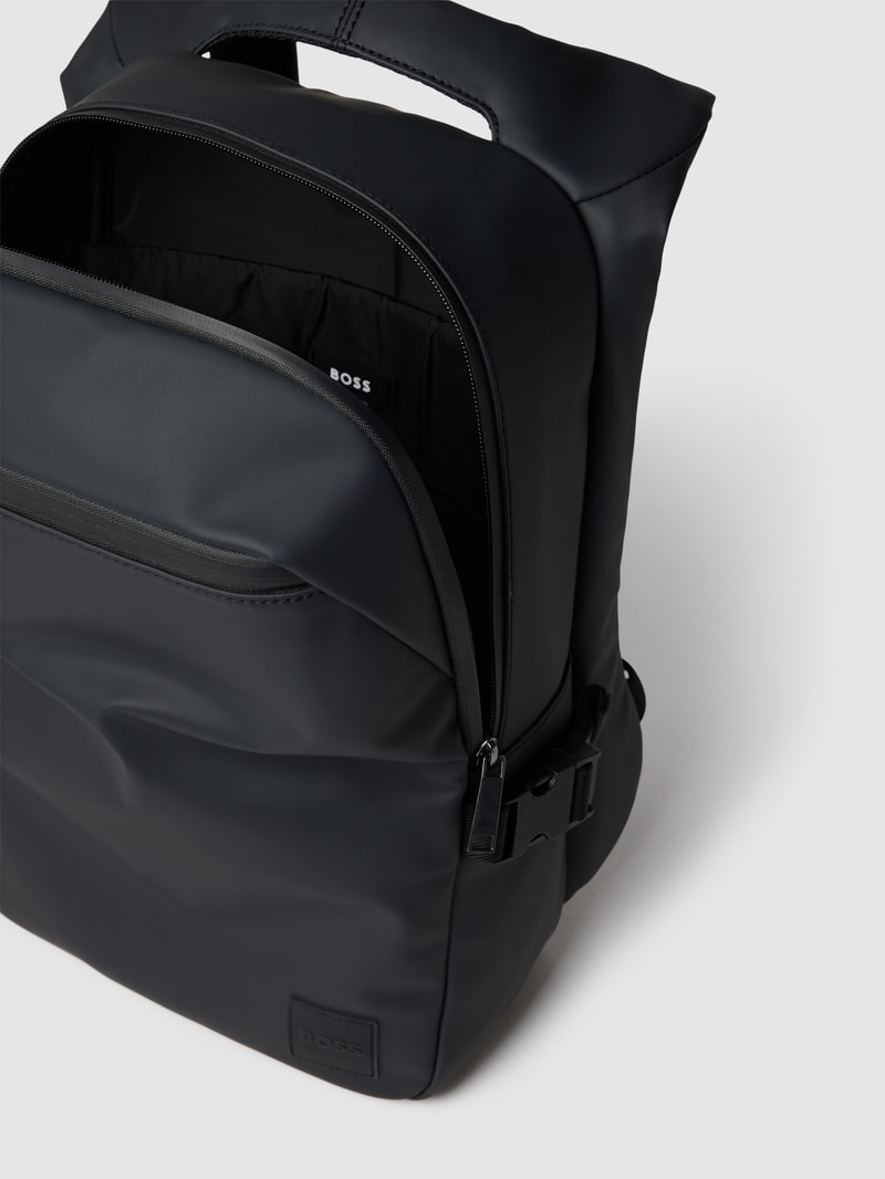 Rucksack mit Label-Patch Modell 'Advance Backpack' in schwarz