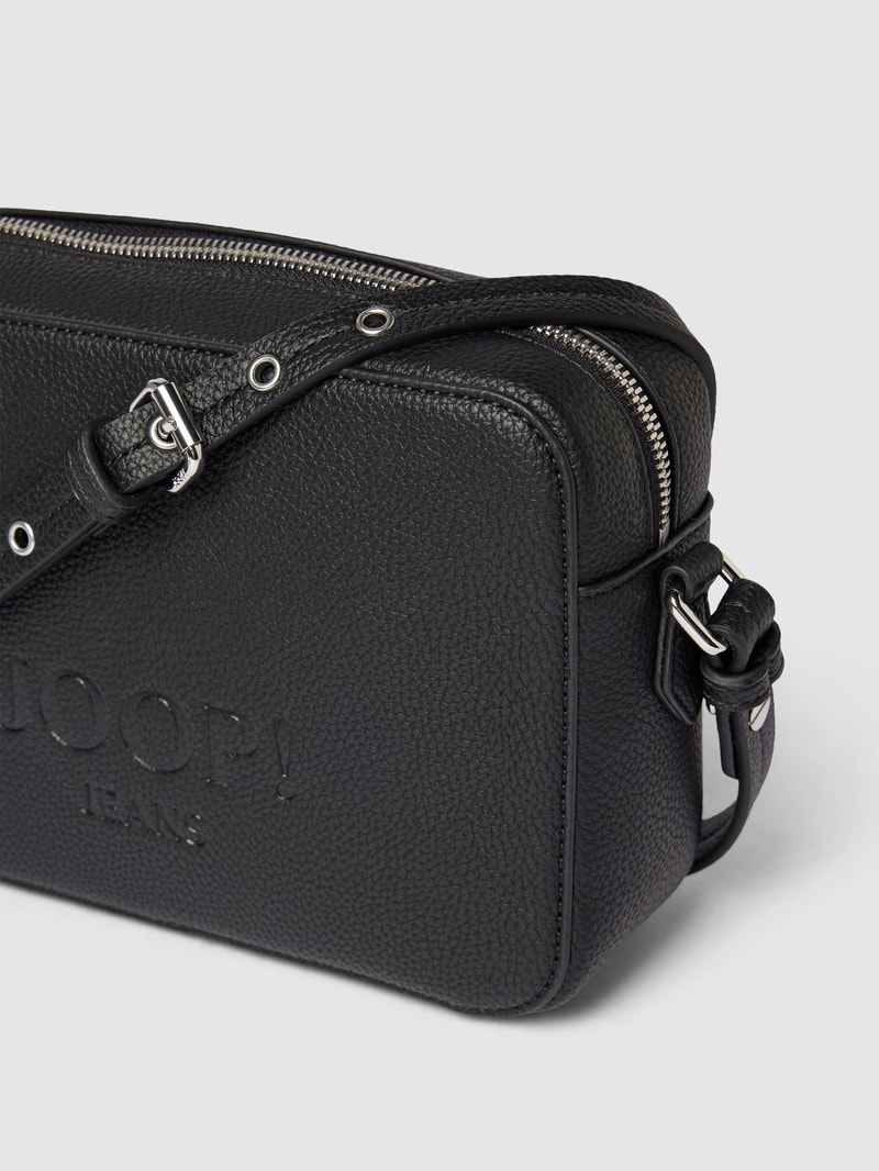 Handtasche mit Label-Prägung Modell 'lettera' in black