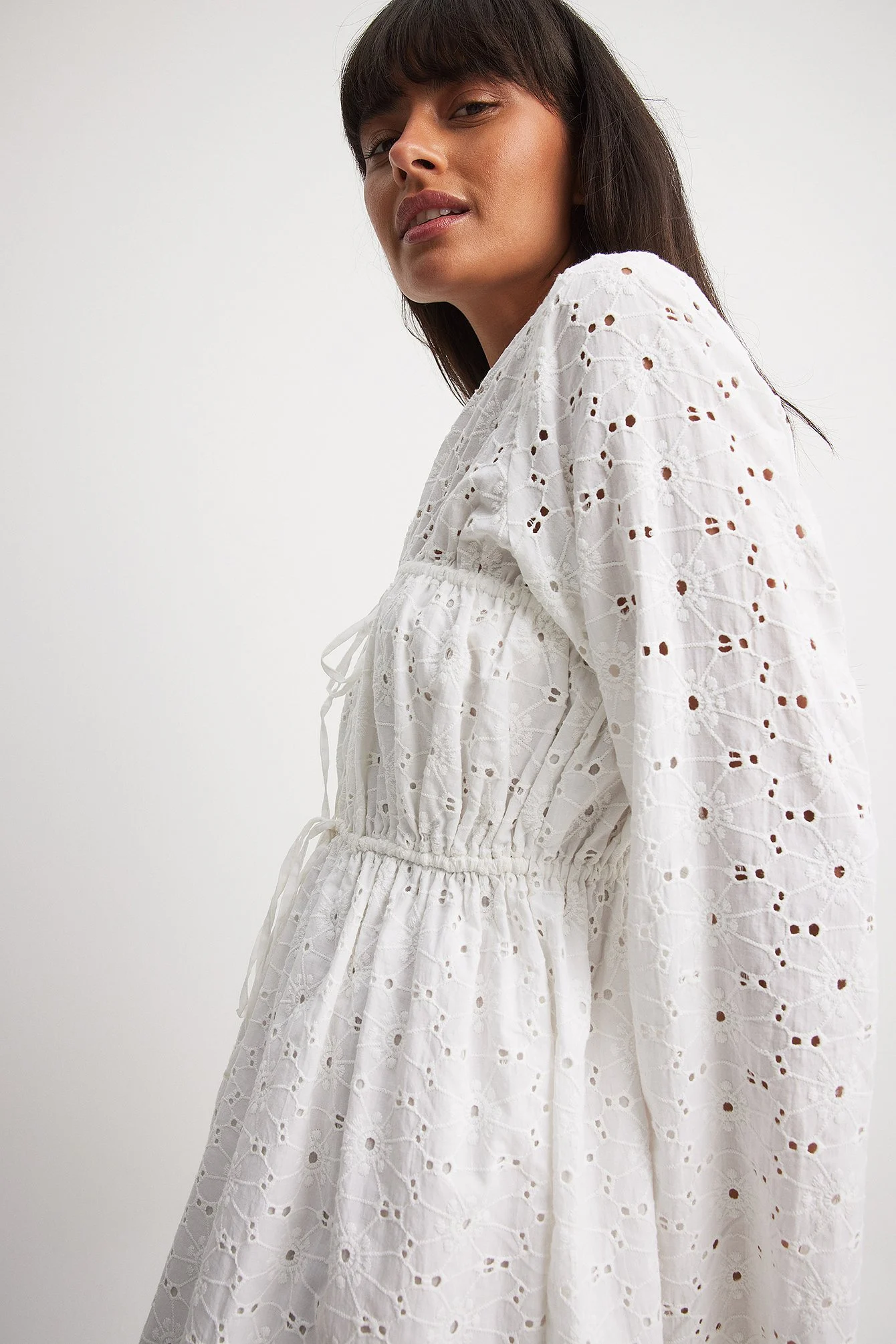 Anglaise Minikleid mit Schleifen-Detail