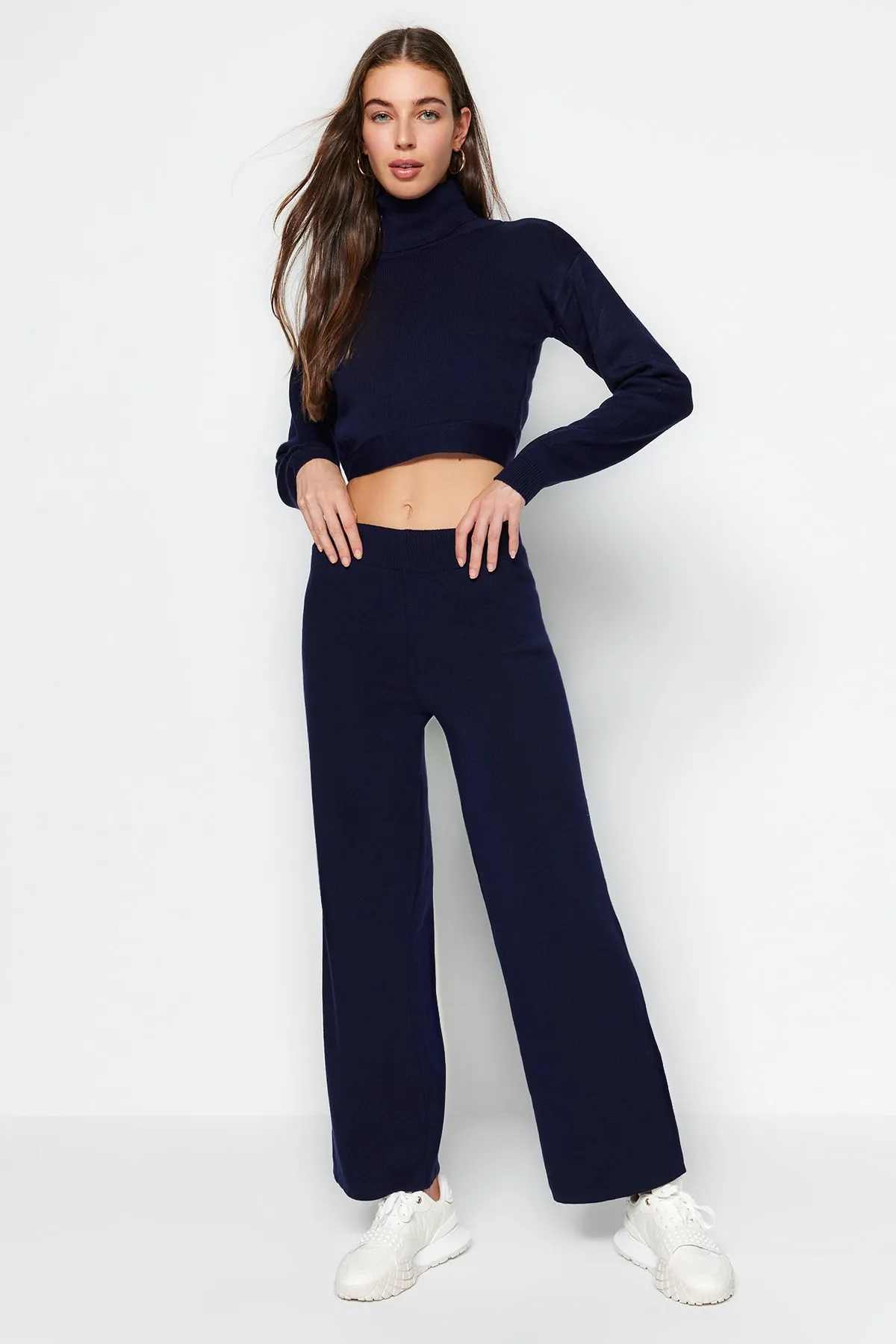 Trendyol Collection  Marineblaues Strickoberteil- und -unterteil-Set mit Krawatte und Hose TWOAW21AU0093