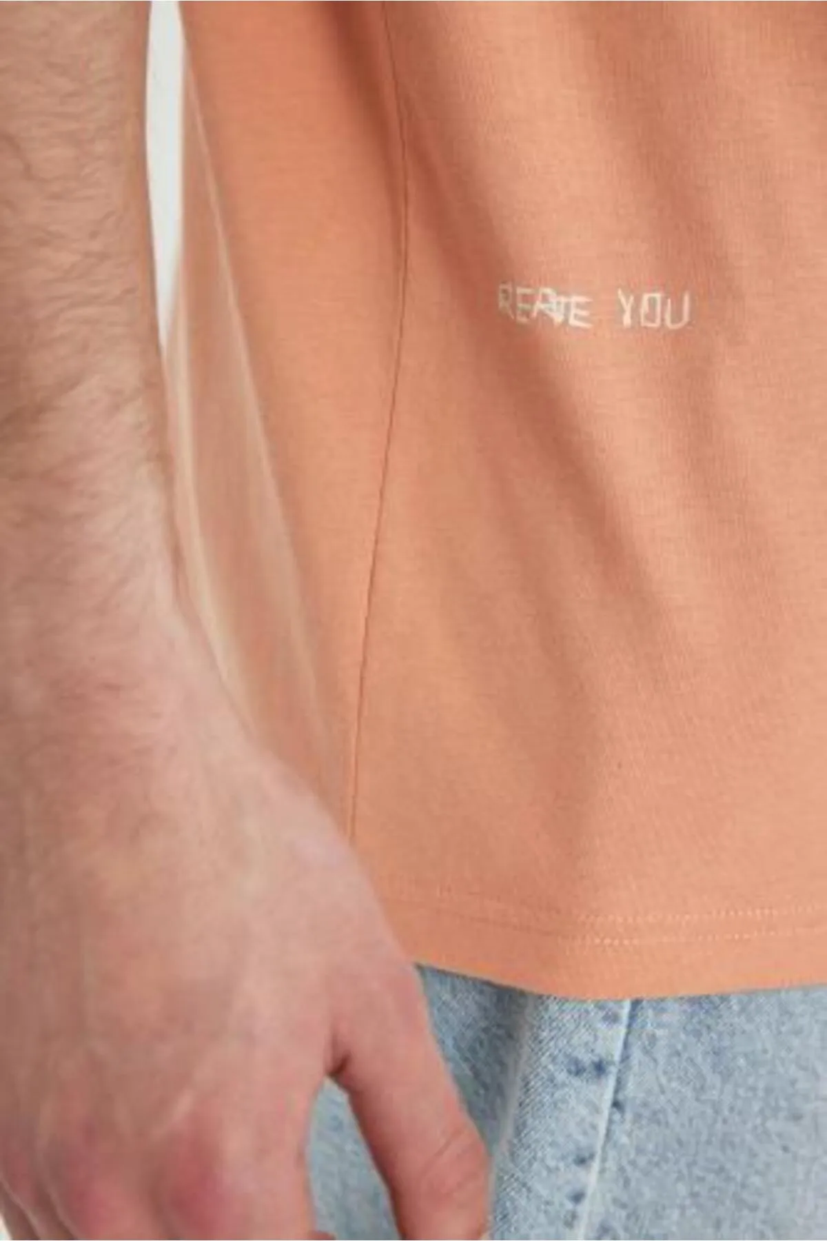 DeFacto  Kurzarm-T-Shirt mit Oversize-Passform und bedrucktem Rücken, Rundhalsausschnitt und bedrucktem Rücken B4646ax24sp