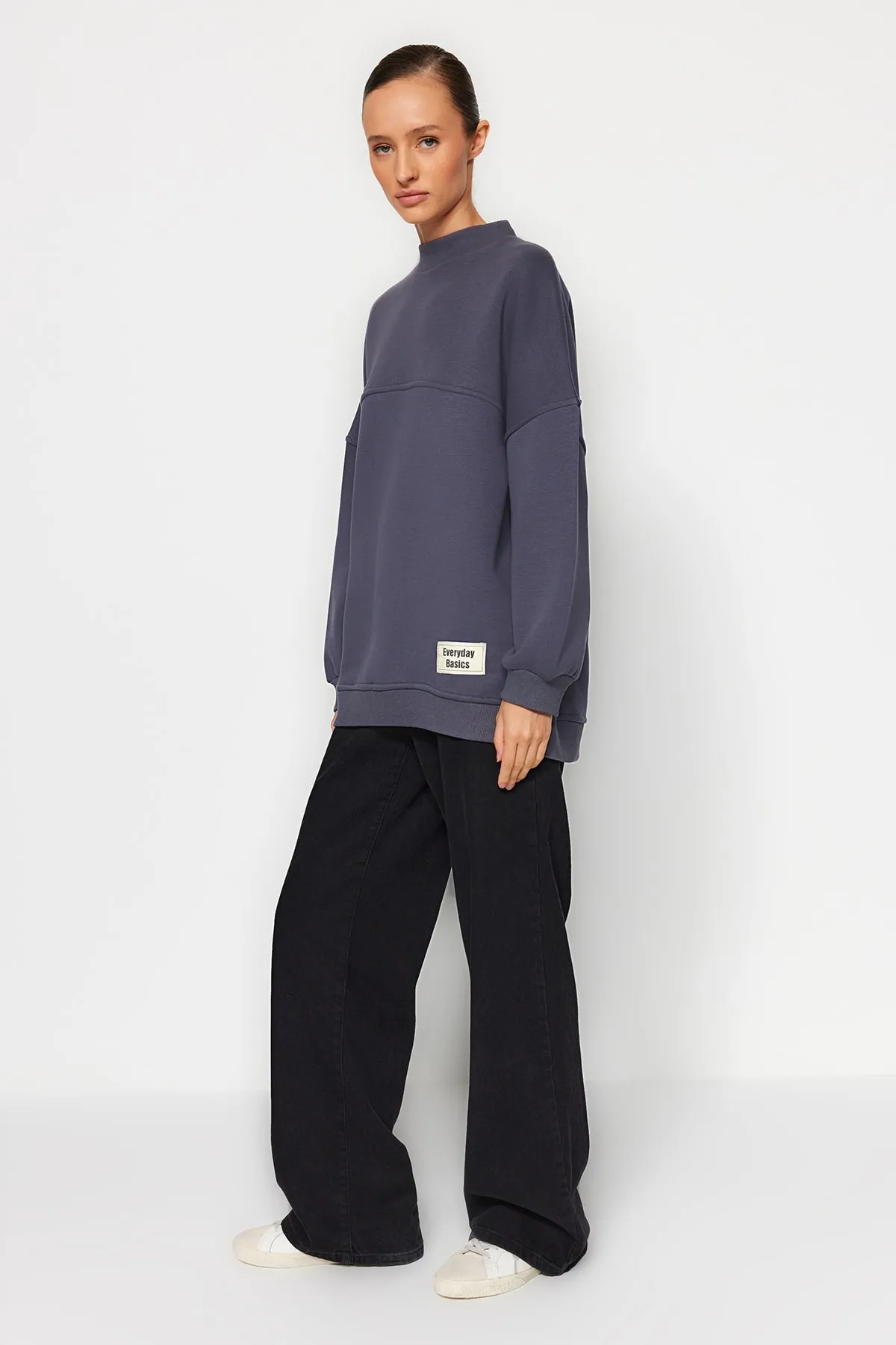 Trendyol Modest  Anthrazitfarbenes, übergroßes gestricktes Fuzzy-Sweatshirt TCTAW24TW00022