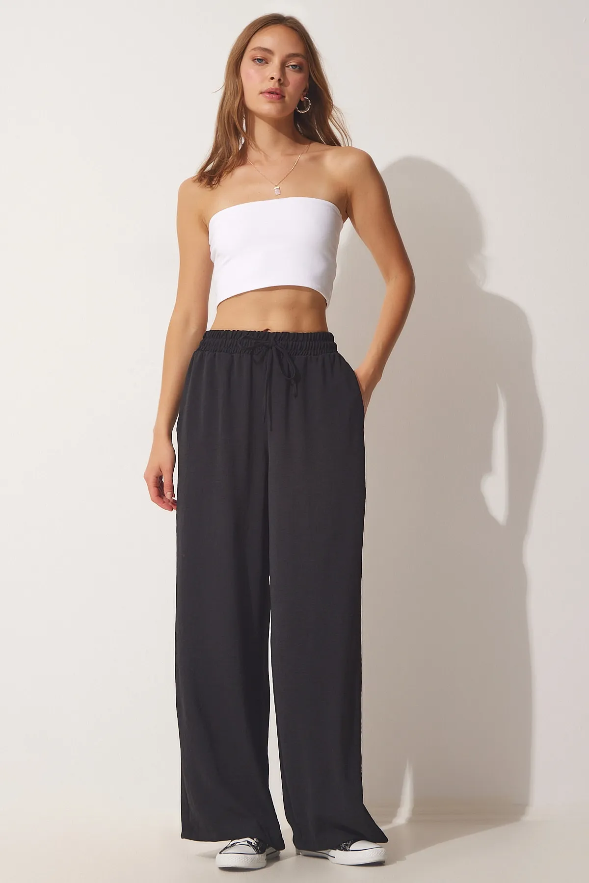 Happiness İstanbul  Schwarze Sommer-Ayrobin-Hose mit Taschen für Damen DD01235