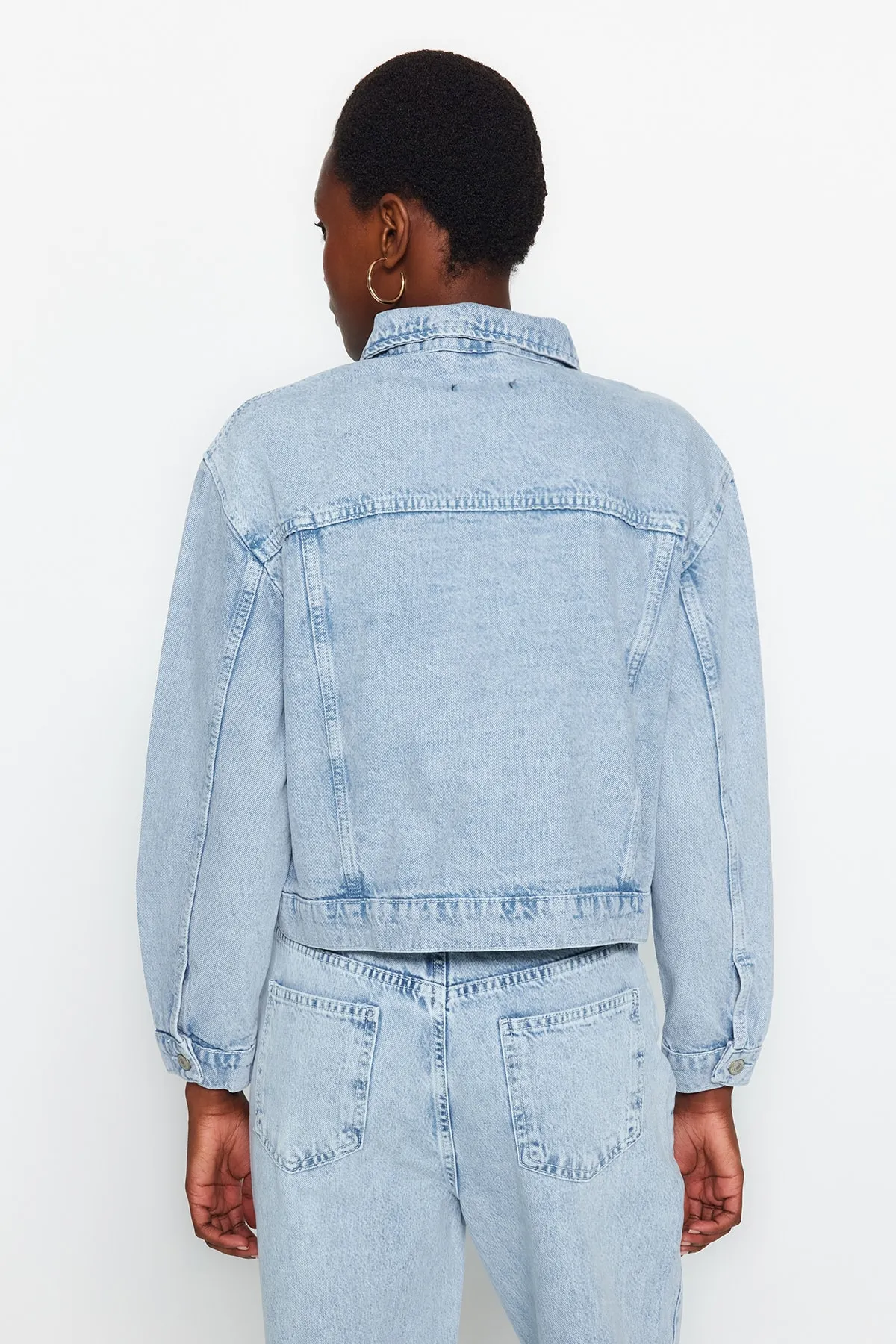 Trendyol Collection  Hellblaue Trucker-Jeansjacke TWOAW24CE00010