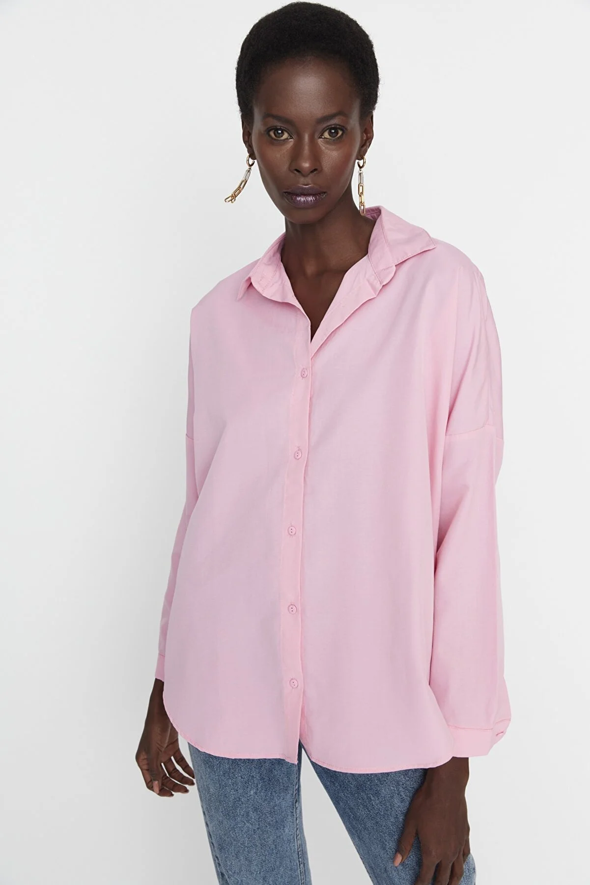 Trendyol Collection  Übergroßes rosa Hemd aus gewebter Baumwolle - Wide Fit TWOSS22GO0669